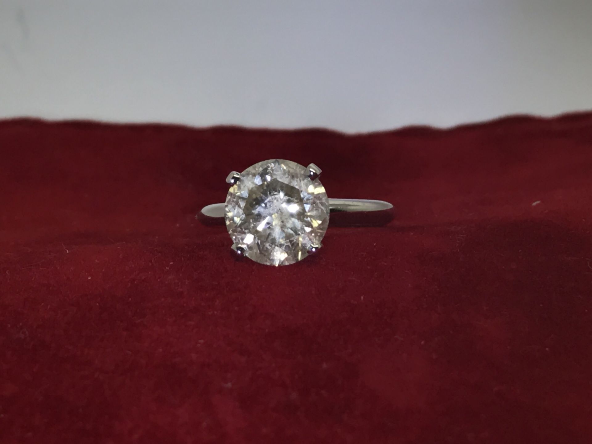 Approx 3.78ct Diamond Solitaire ring set in white metal tested as 14k White Gold