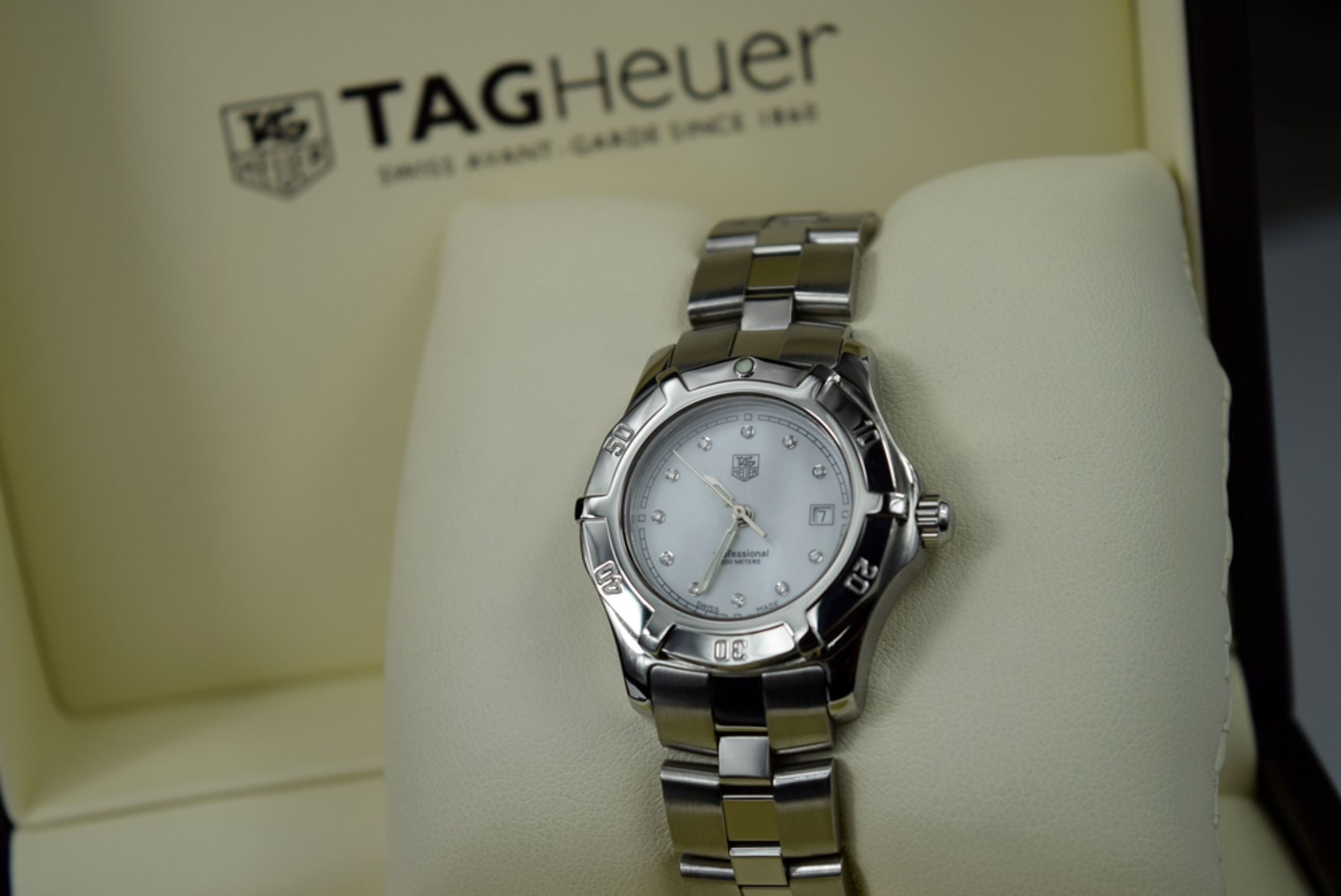 TAG HEUER - 'LADY DATE' PROFESSIONAL 2000 SERIES with DIAMOND DIAL!