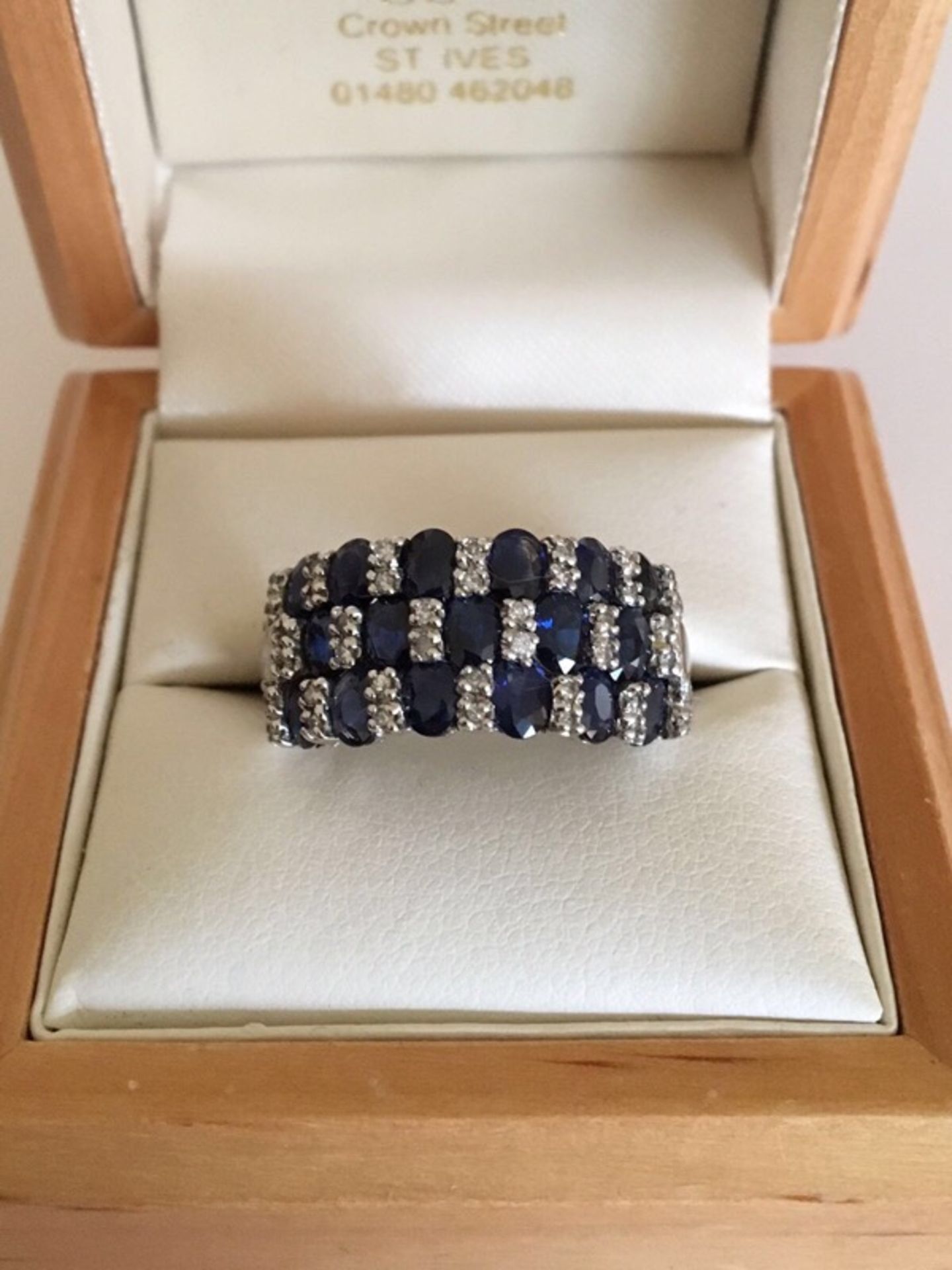 Impressive 9ct White Gold Diamond & Sapphire Ring - Image 2 of 2