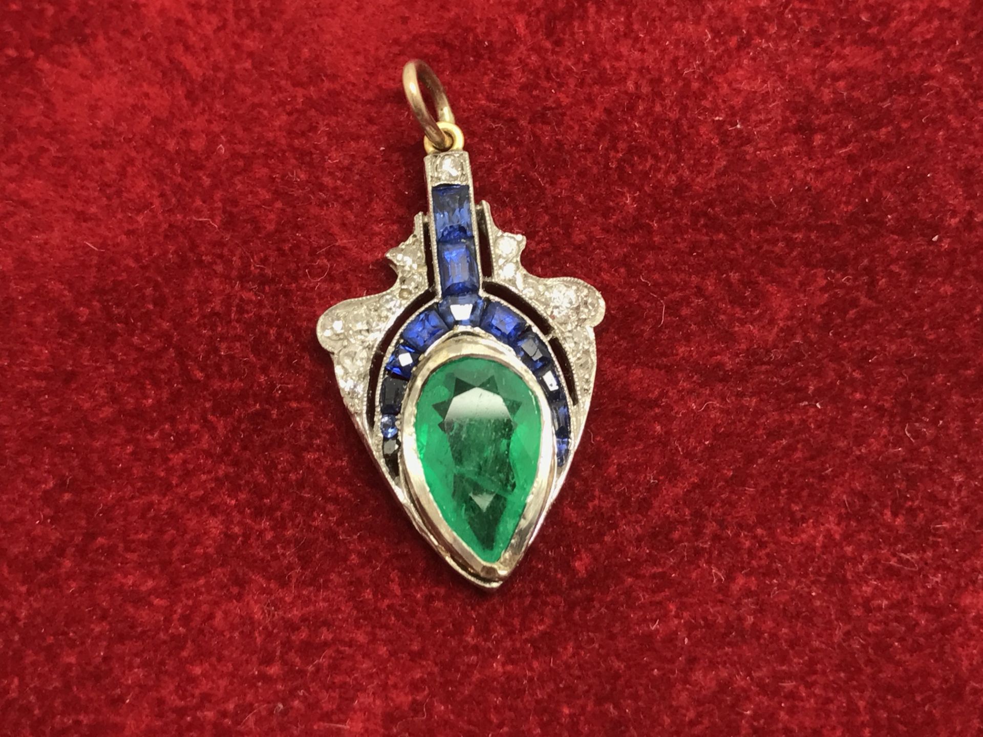 ART NOUVEAU EMERALD, SAPPHIRE & DIAMOND PENDANT SET IN METAL TESTED AS PLATINUM