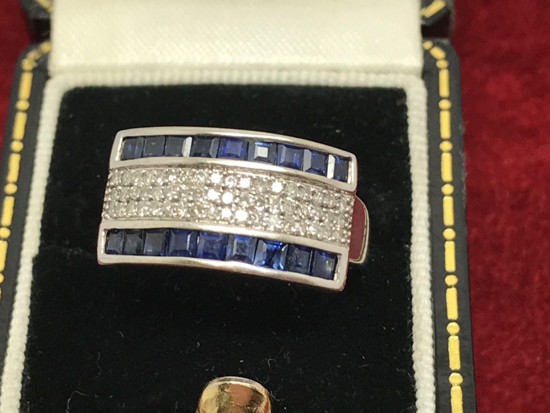 SAPPHIRE & DIAMOND RING MARKED 750 & TESTED AS 18ct GOLD
