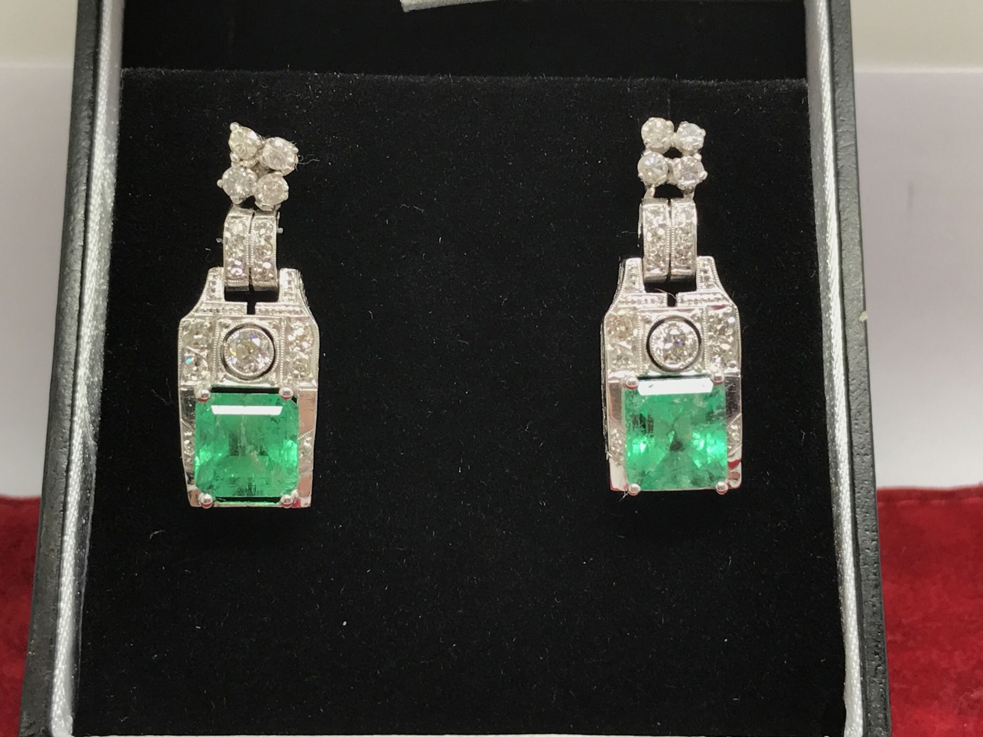 5.50cts COLOMBIAN EMERALD & DIAMOND EARRINGS SET IN WHITE METAL TESTED AS PLATINUM - Image 5 of 7