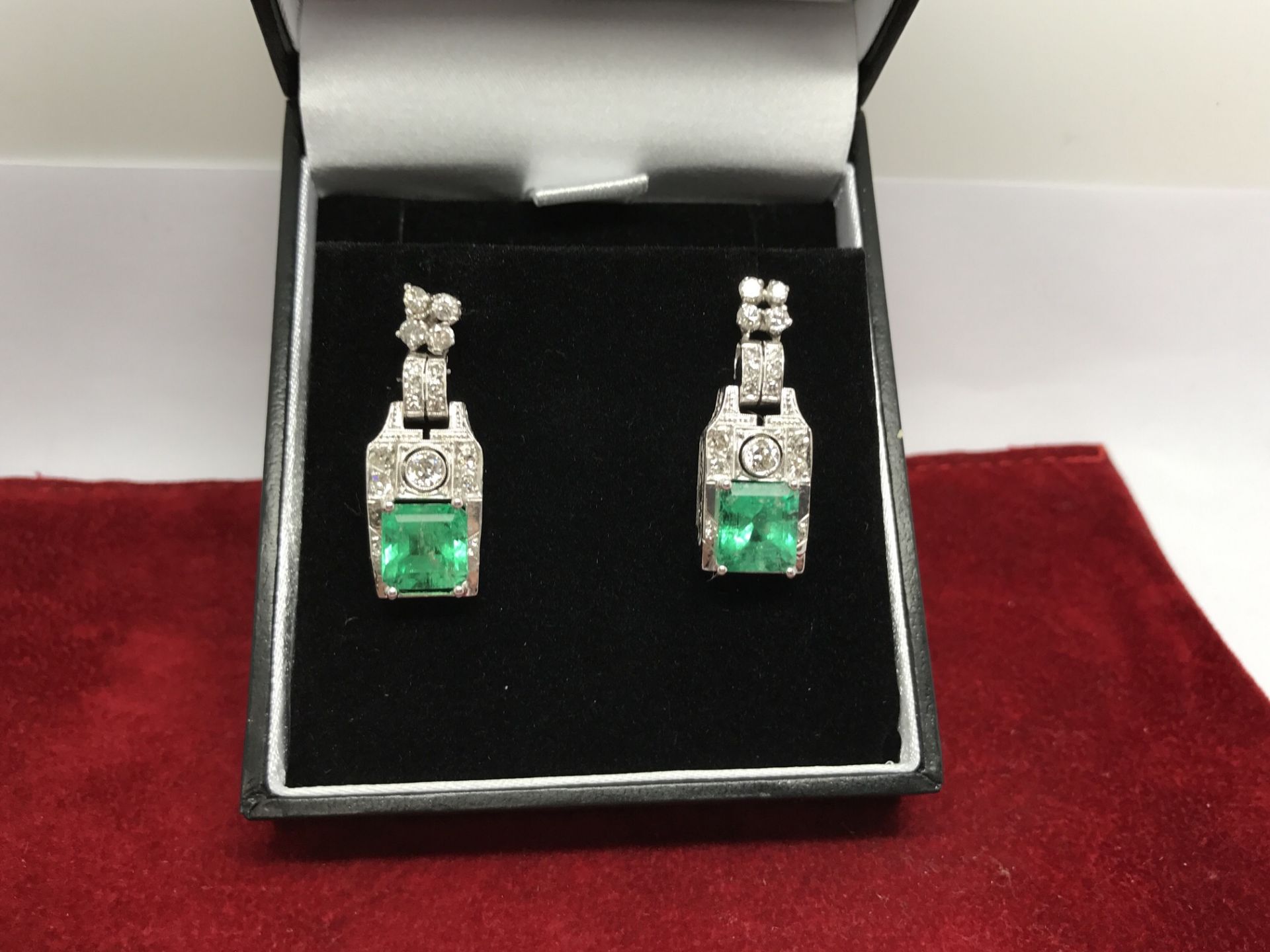 5.50cts COLOMBIAN EMERALD & DIAMOND EARRINGS SET IN WHITE METAL TESTED AS PLATINUM - Image 6 of 7