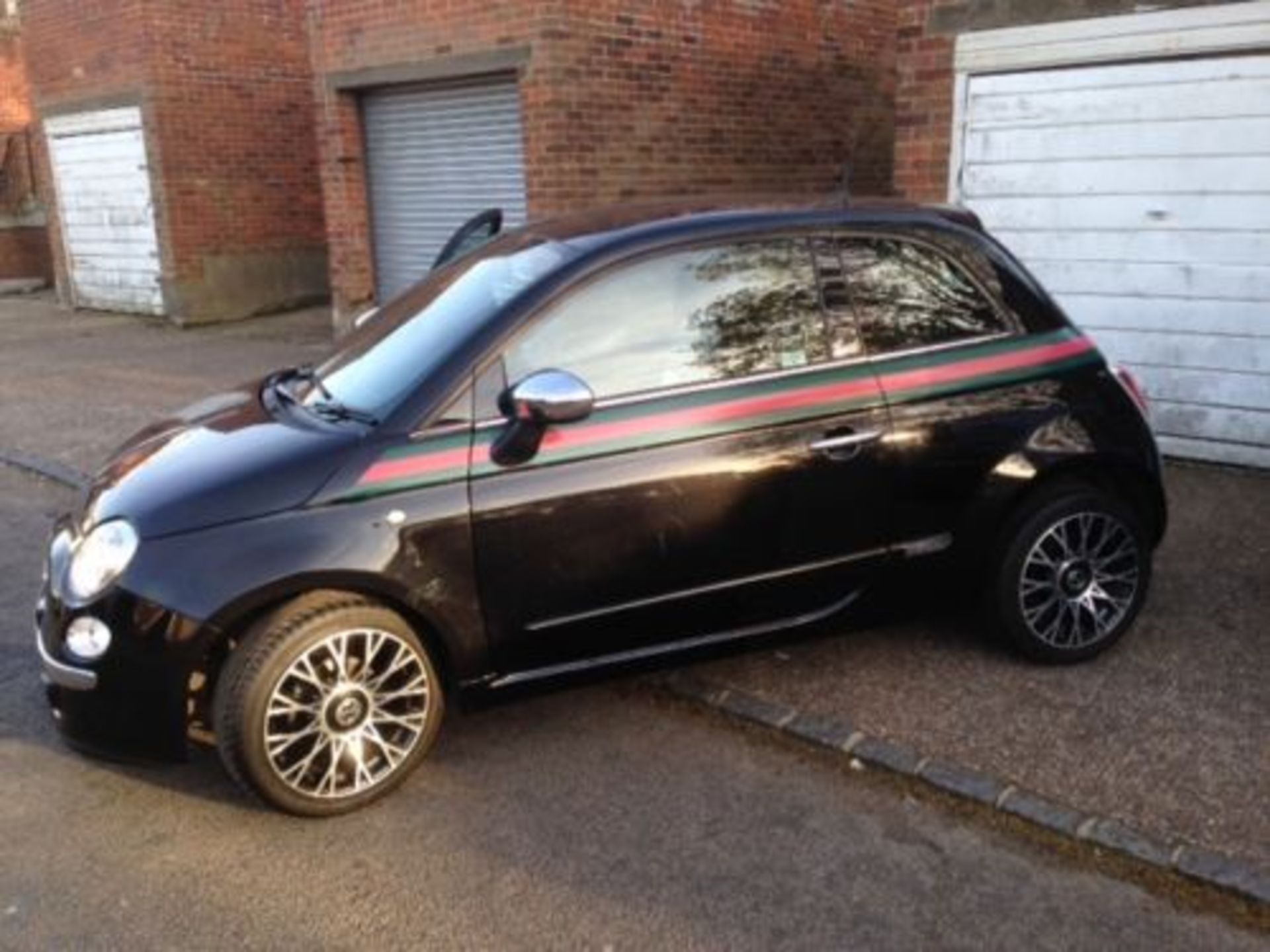 Limited Edition FIAT 500 GUCCI fully loaded, leather, £30 road tax, Alloys. - Image 4 of 6