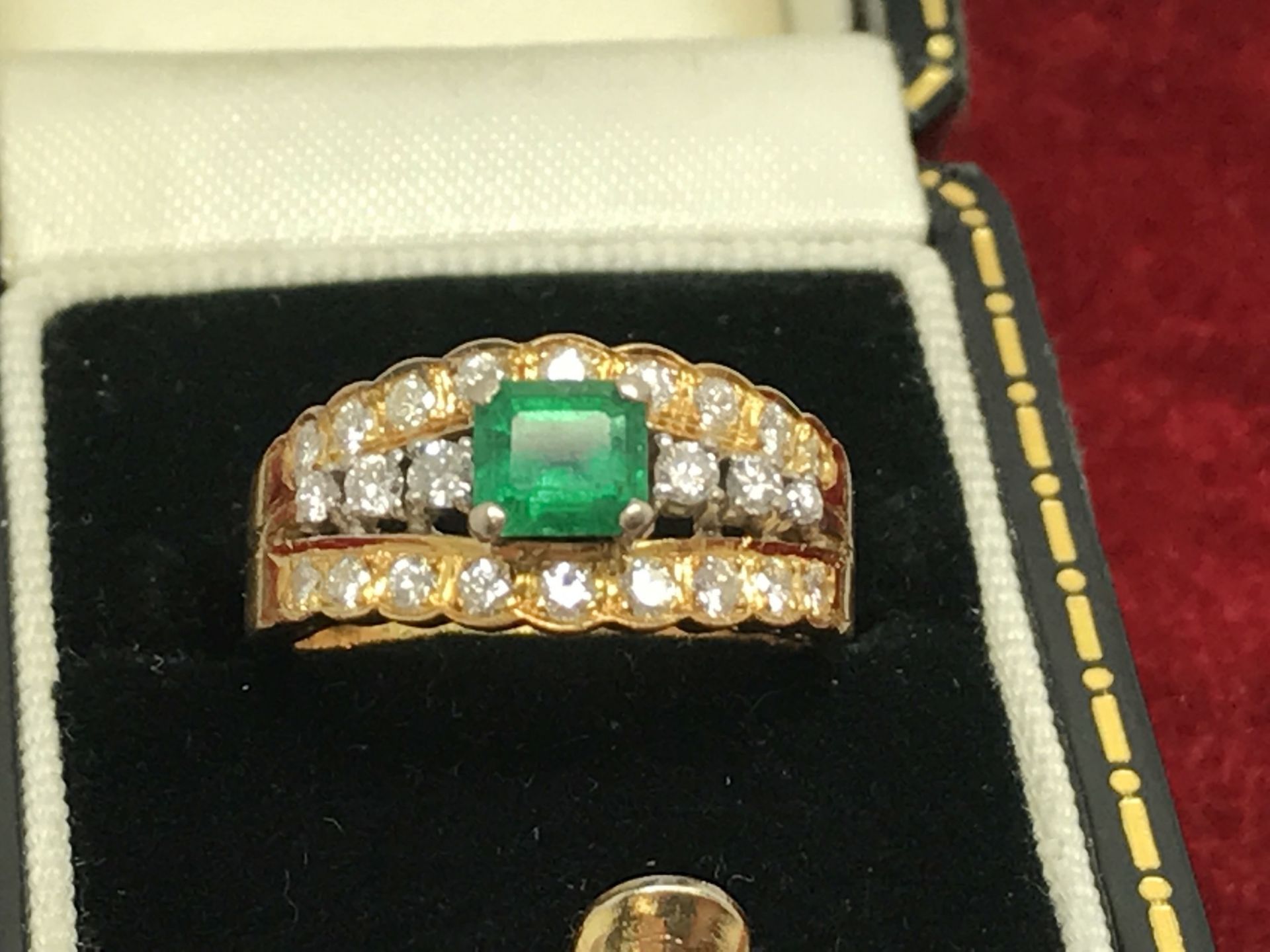 EMERALD & DIAMOND RING MARKED 18k & 750 TESTED FOR 18ct GOLD