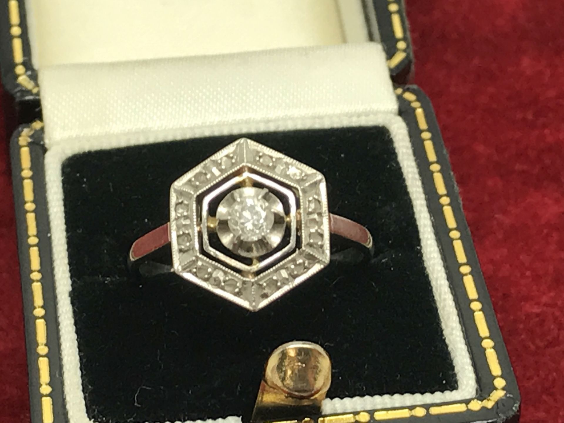 1920's DIAMOND RING SET IN WHITE METAL TESTED AS PLATINUM