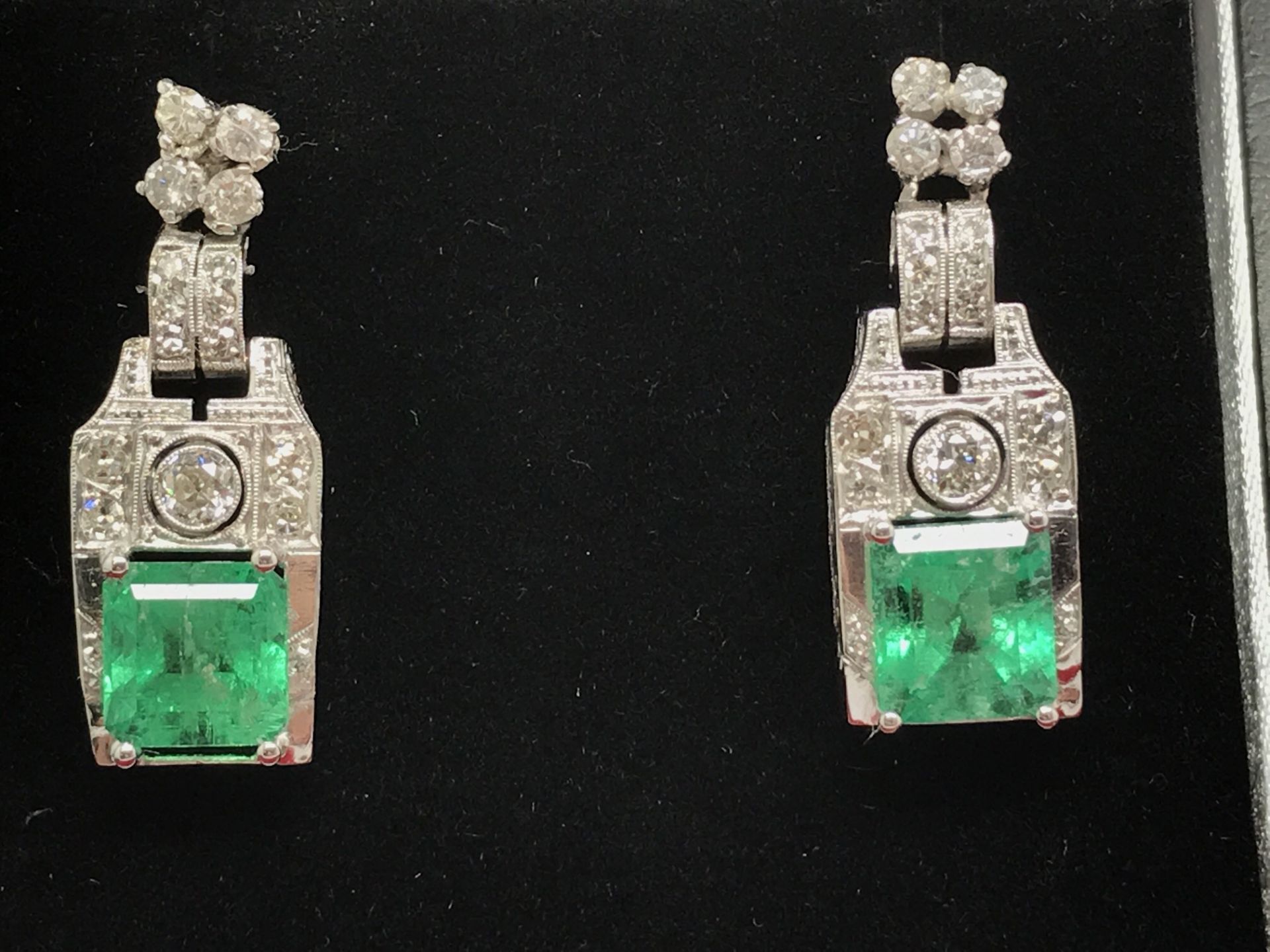 5.50cts COLOMBIAN EMERALD & DIAMOND EARRINGS SET IN WHITE METAL TESTED AS PLATINUM - Image 7 of 7