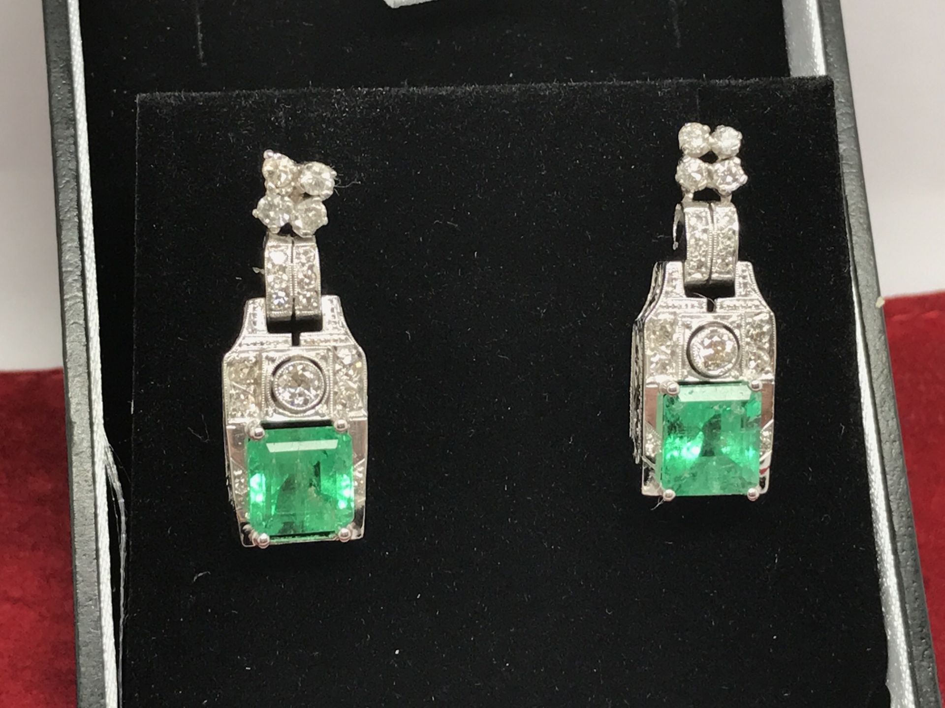 5.50cts COLOMBIAN EMERALD & DIAMOND EARRINGS SET IN WHITE METAL TESTED AS PLATINUM - Image 2 of 7