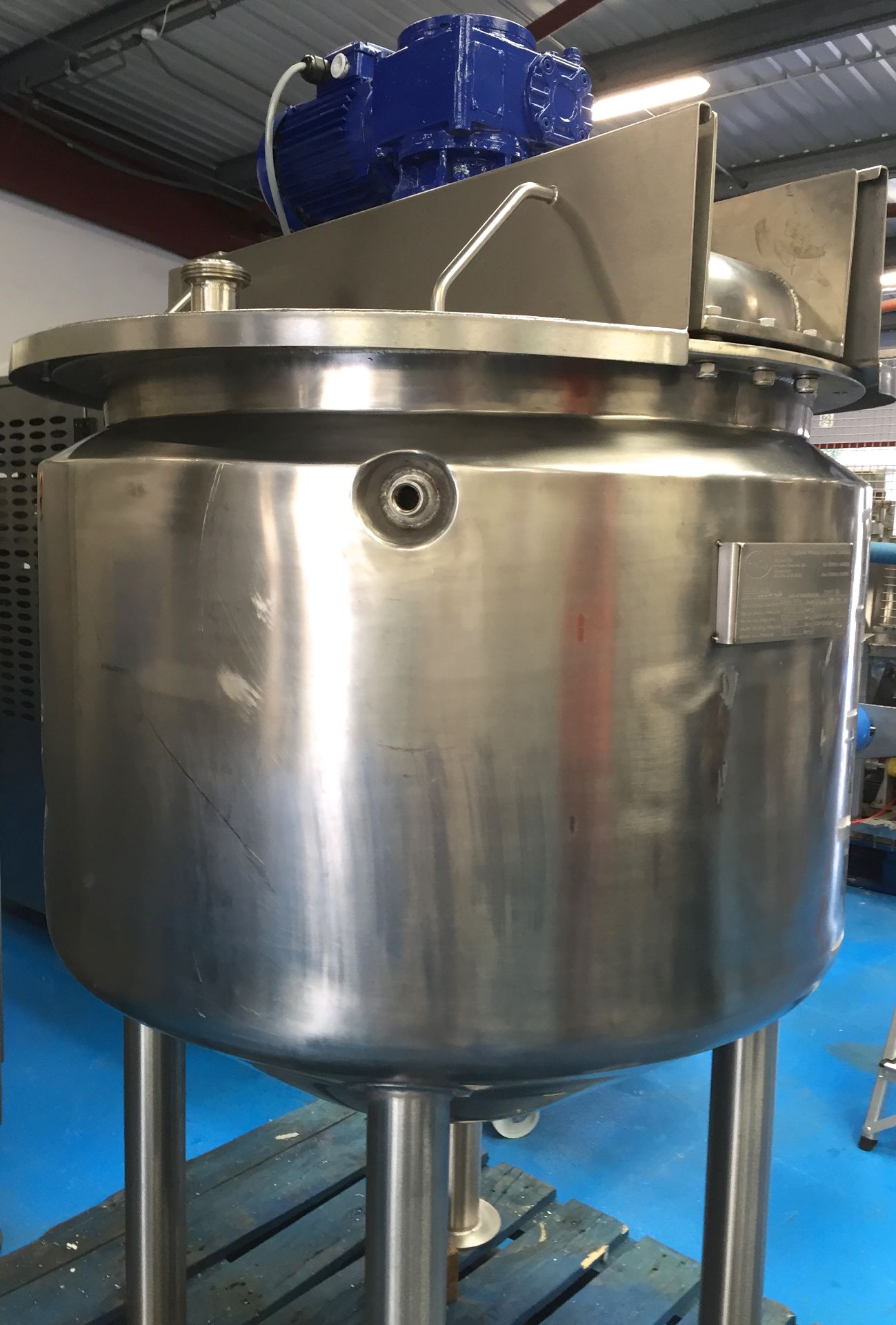 JACKETED MIXING TANK - Image 2 of 3