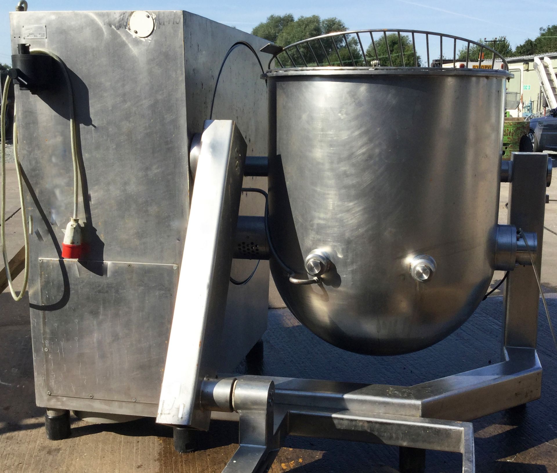 800 LITRE TIPPING MIXER - Image 5 of 5