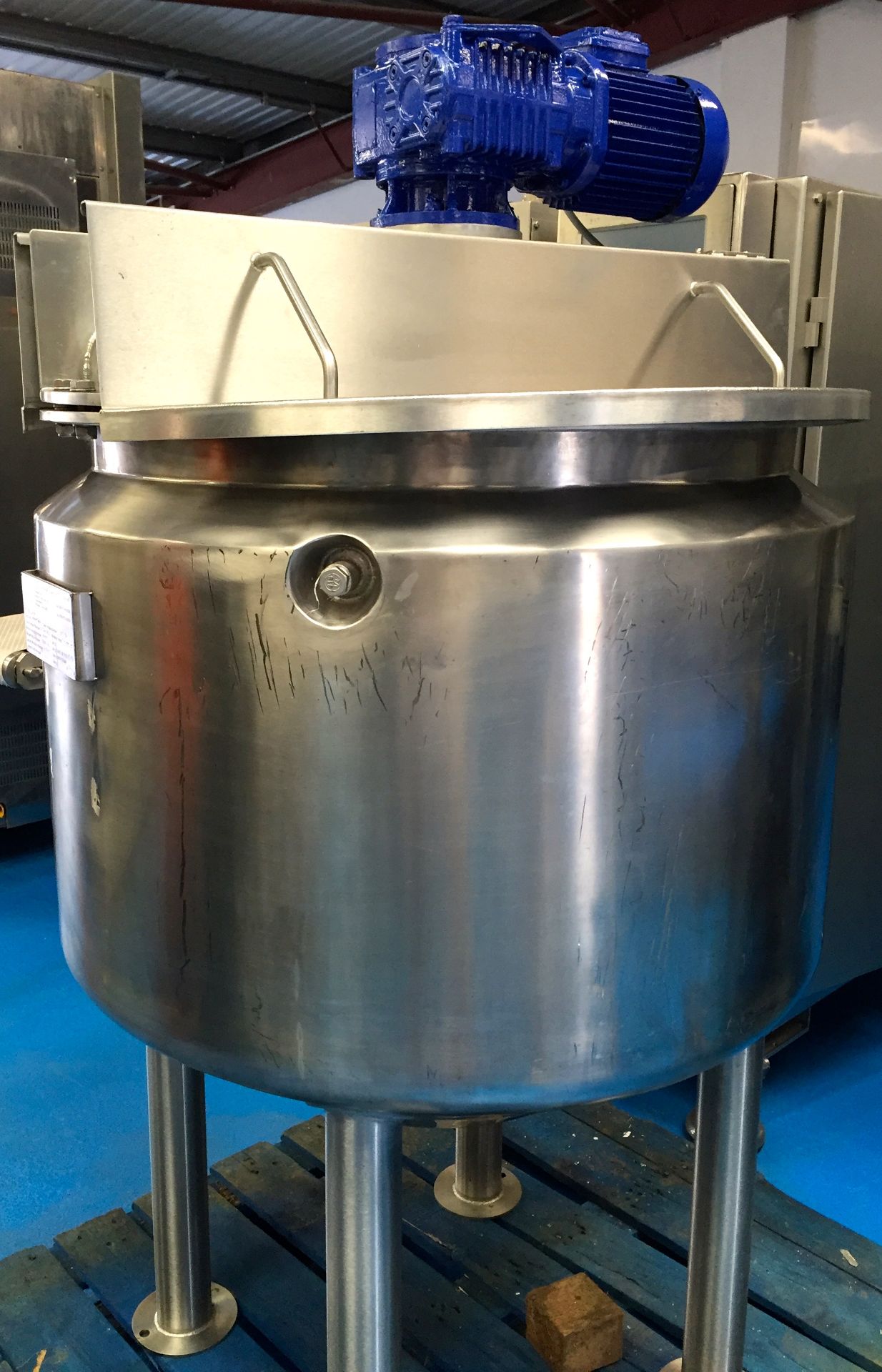 JACKETED MIXING TANK