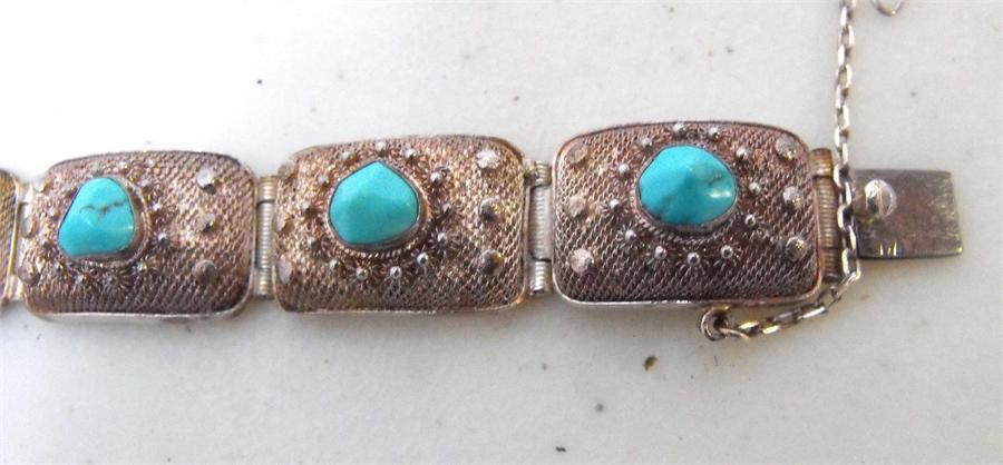 A Chinese silver bracelet set with natural turquoise - Bild 2 aus 3