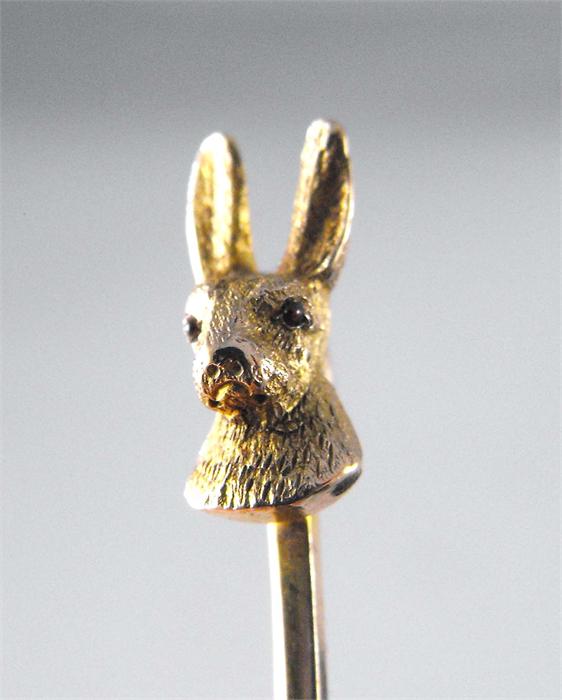 A Victorian 9ct gold hunting brooch, in the form of a hare, set with ruby eyes 4.5cm high