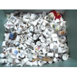 A large quantity of collectors thimbles (box)