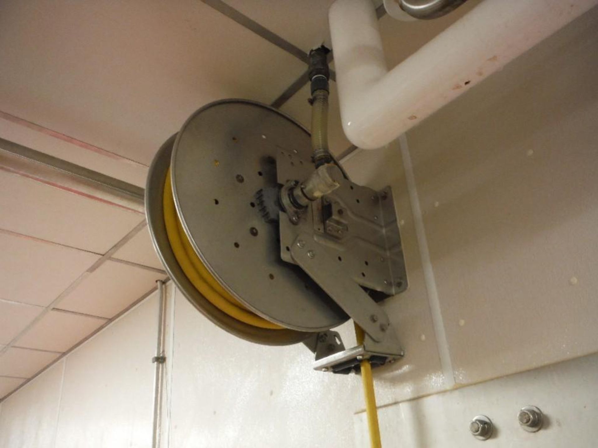 SS retractable hose reel and hose, with hose. - RIGGING FEE FOR DOMESTIC TRANSPORT $75 - Image 3 of 5