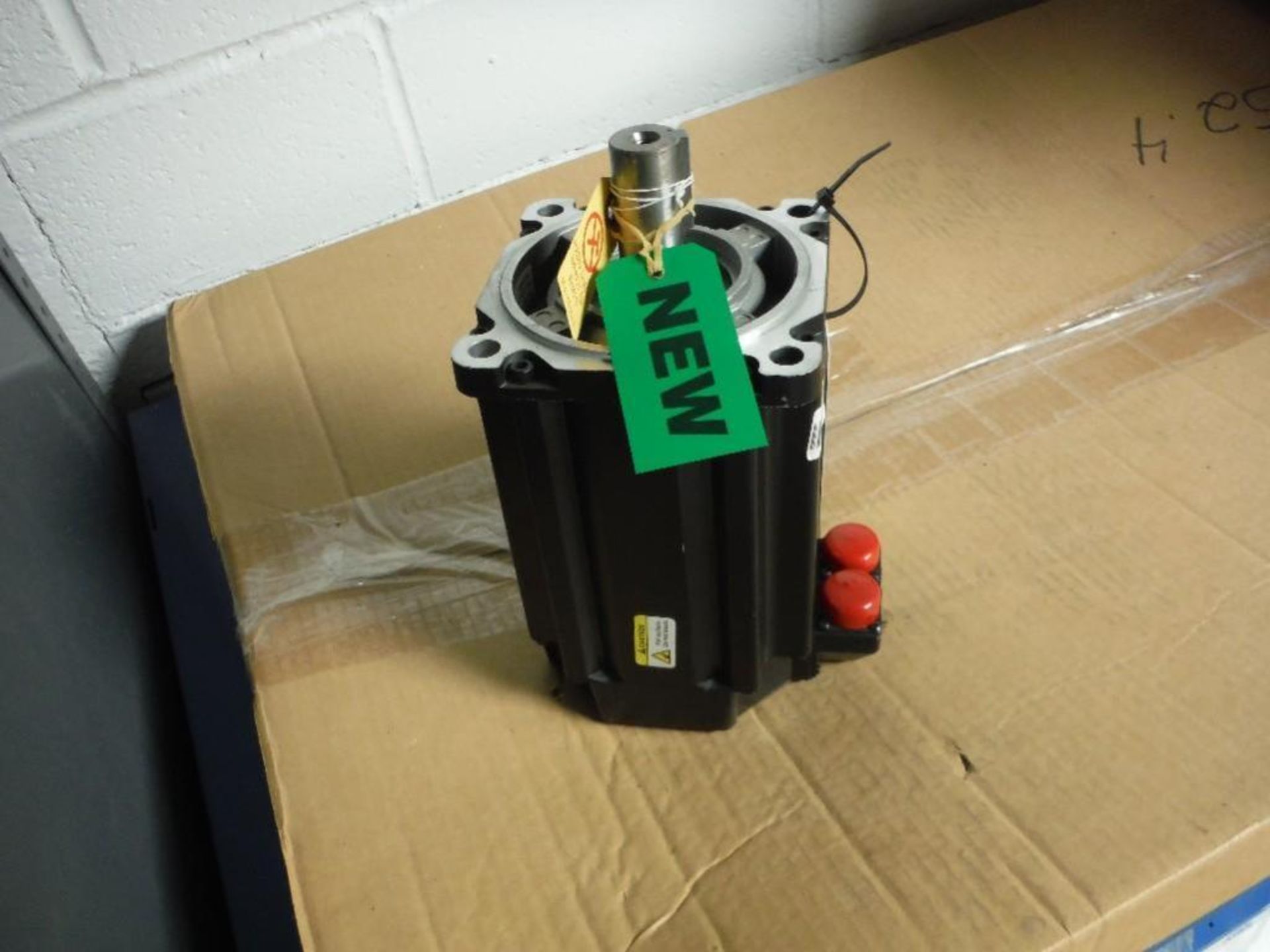 Allen Bradley servo motor, Cat MPL-B540K-SJ22AA, 4000 rpm, 7.25 hp (each). - RIGGING FEE FOR DOMESTI - Image 2 of 5