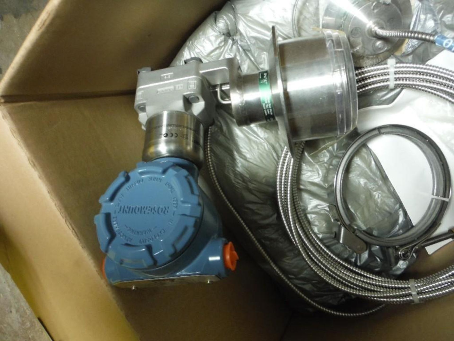 Rosemount 3051S series pressure transmitter with hart protocol. - RIGGING FEE FOR DOMESTIC TRANSPORT - Image 2 of 3