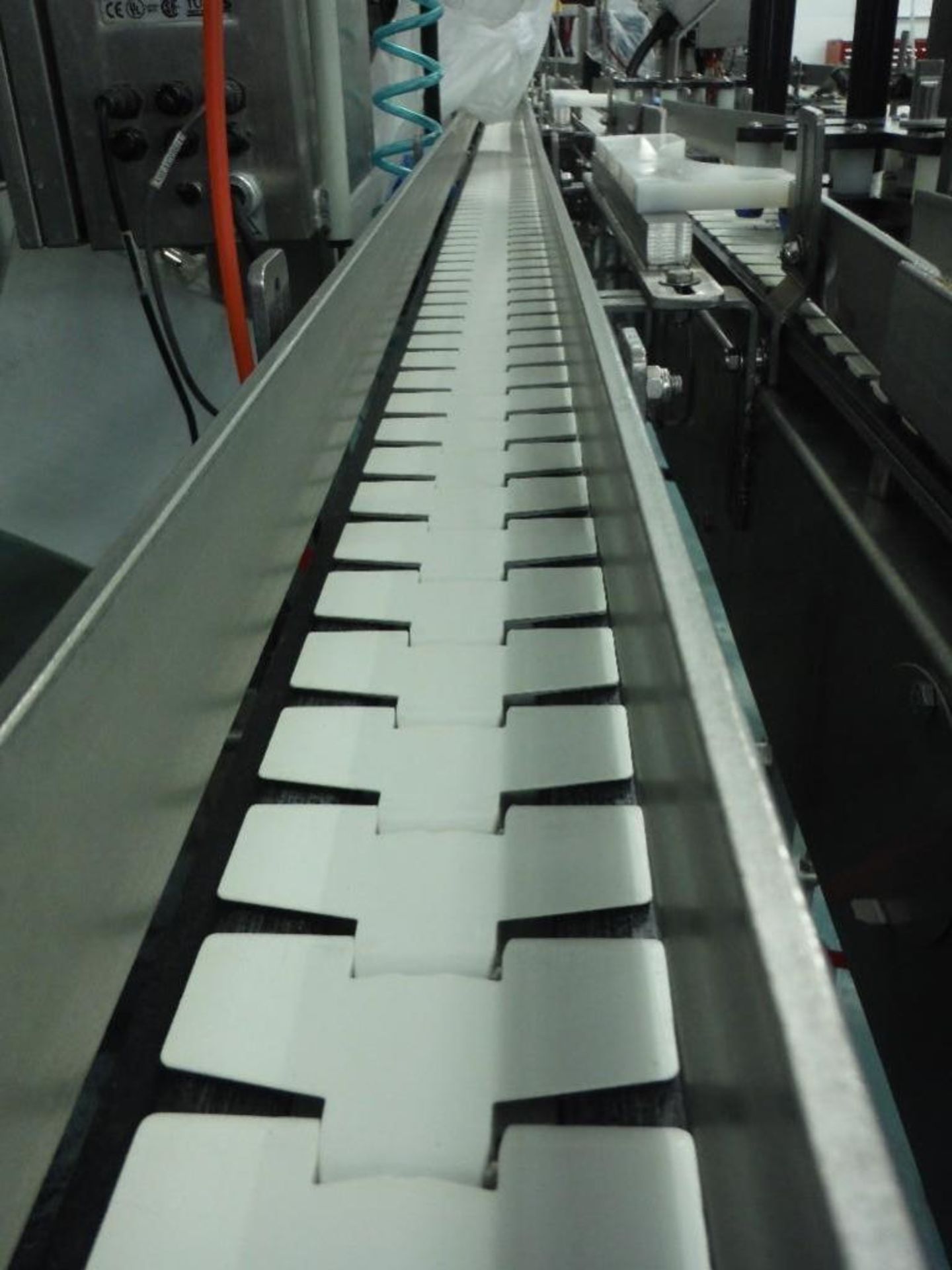 Fleetwood 180 degree table top conveyor, SS bed, plastic table top belt, approximately 32 ft. of bel - Image 3 of 9