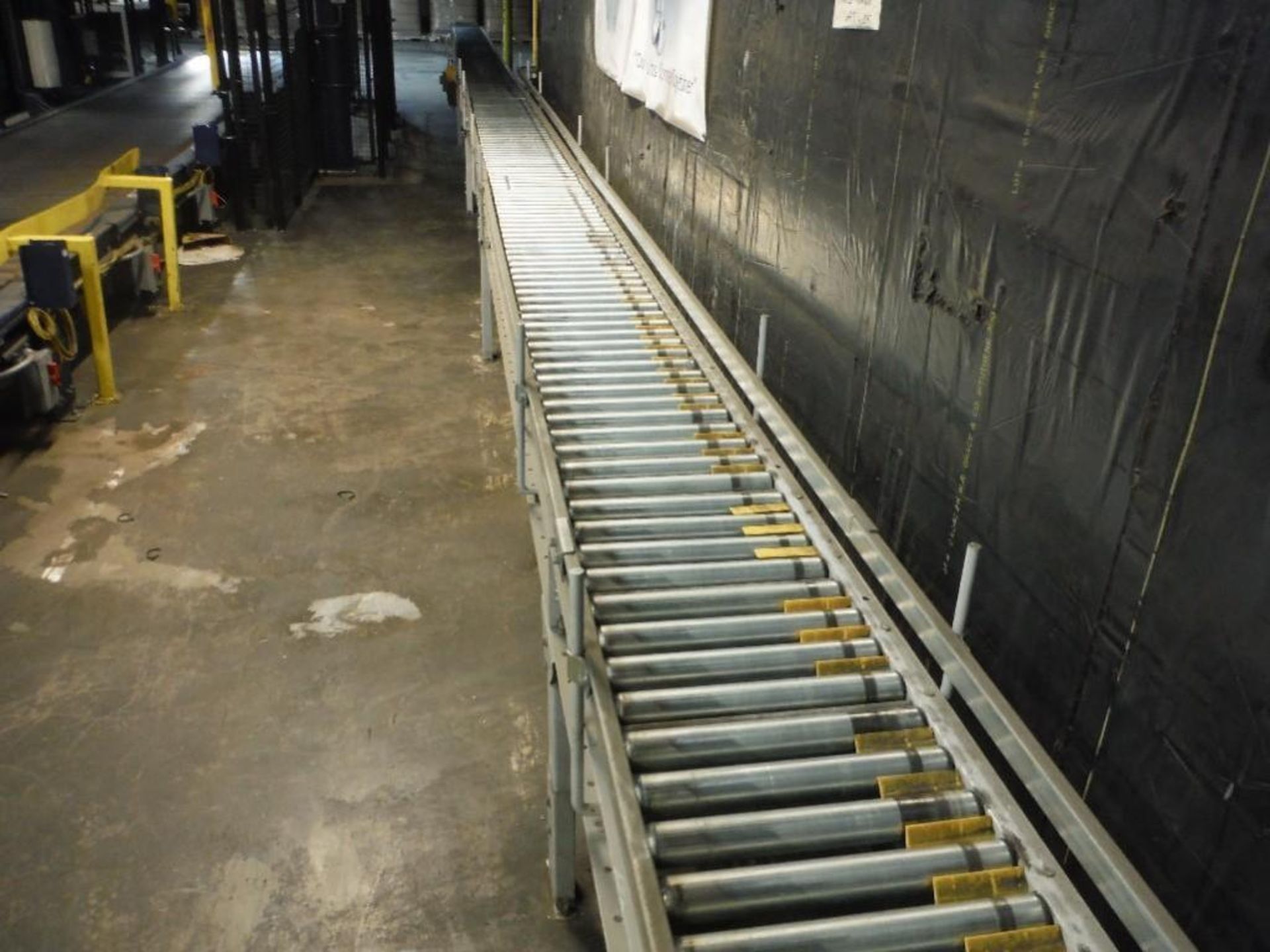 Hytrol powered roller conveyor, 80 ft. L x 15 in. W x 30 in. H, 3 drives. - RIGGING FEE FOR DOMESTIC - Image 5 of 6
