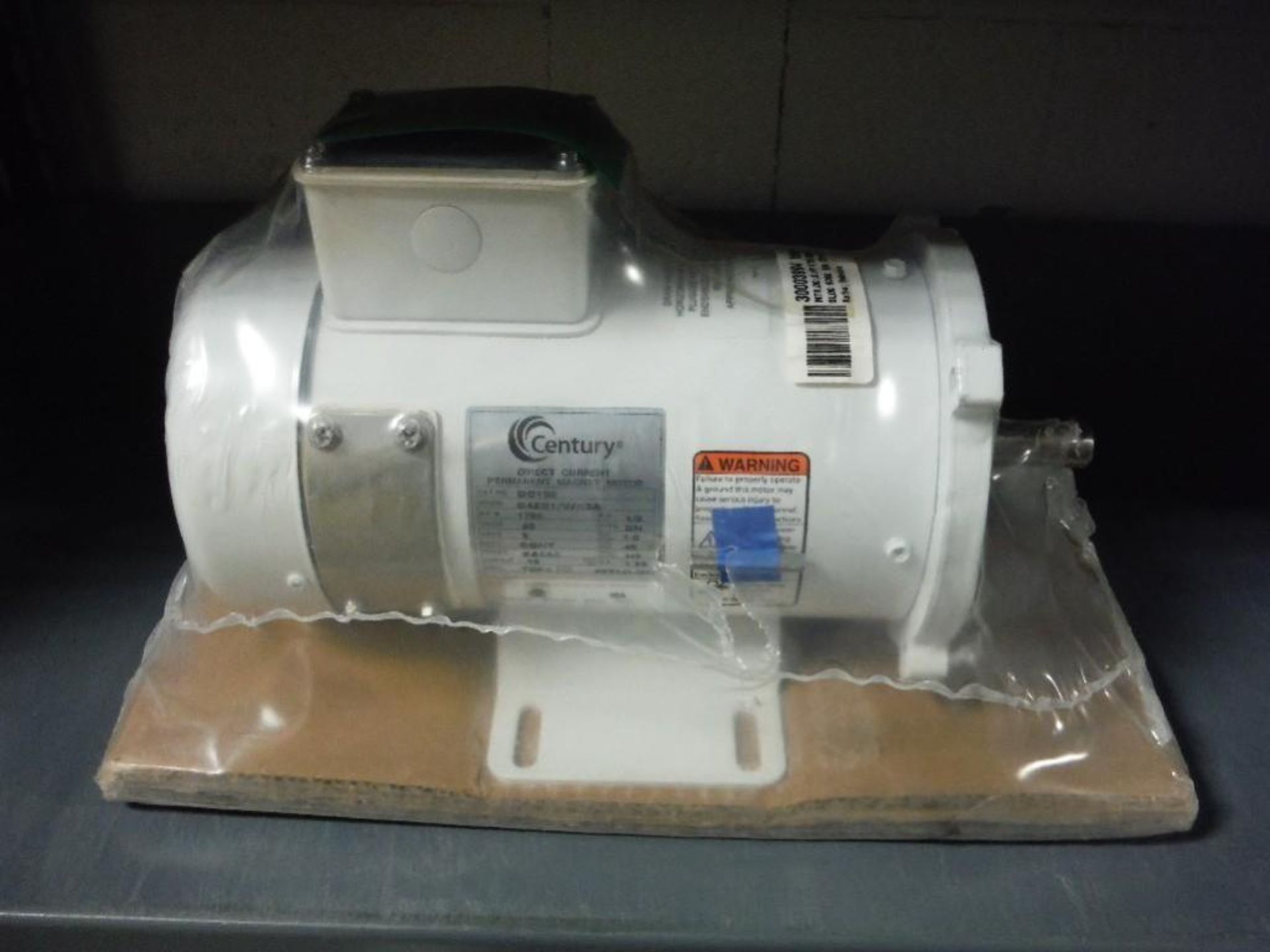 Century dc permanent magnet motor, 1/2 hp, 1750 rpm, enclosure TEFC, new. - RIGGING FEE FOR DOMESTIC