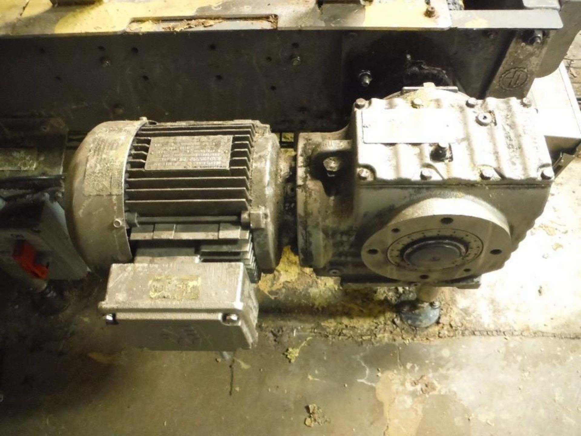 Hartness case conveyor, mild steel, roller belt, 188 in. L x 24 in. W x 32 in. H, 1.5 hp motor,. - R - Image 5 of 6