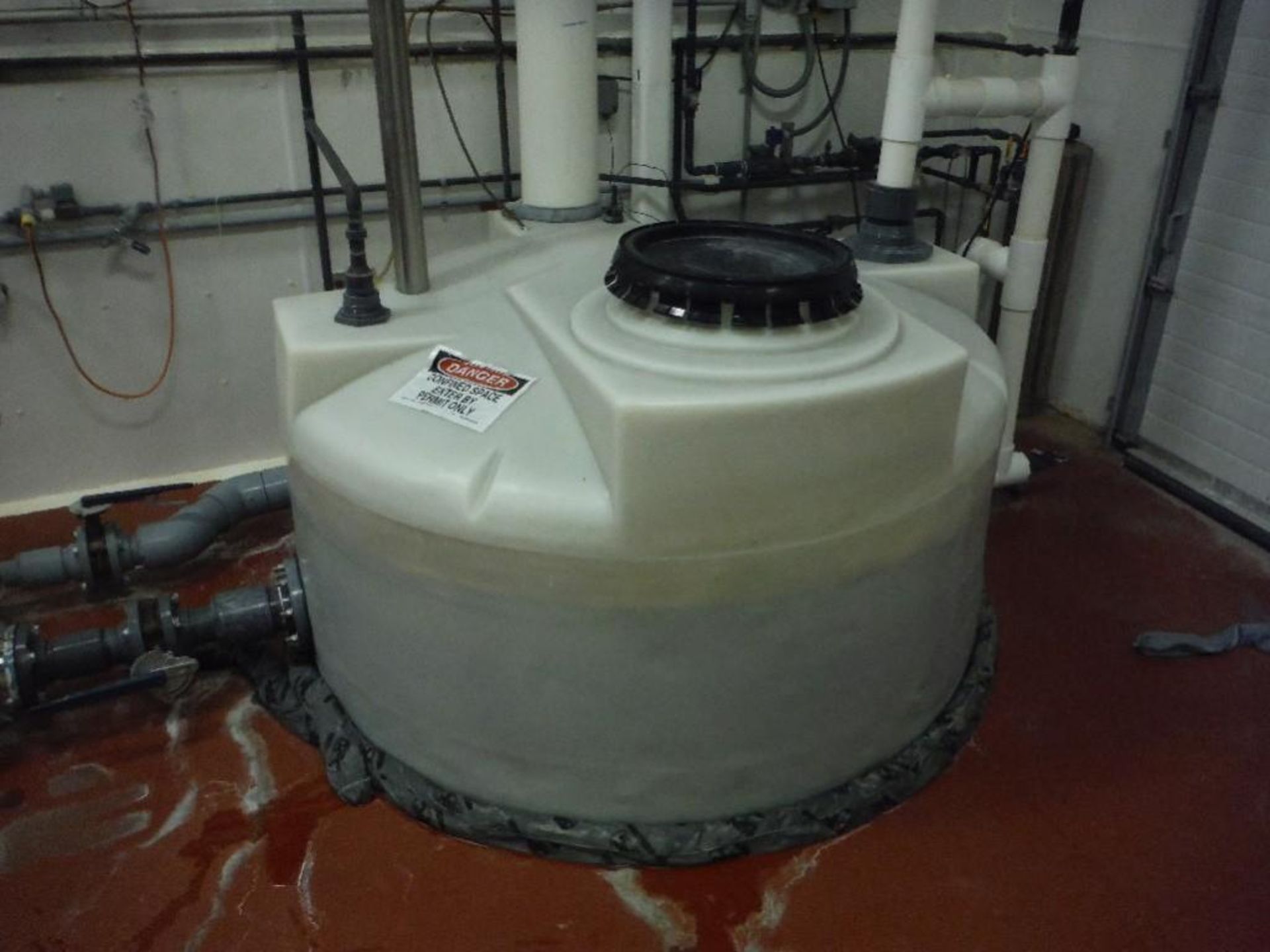 500 gal poly chemical tank, with (2) 15 hp centrifugal pumps. - RIGGING FEE FOR DOMESTIC TRANSPORT $