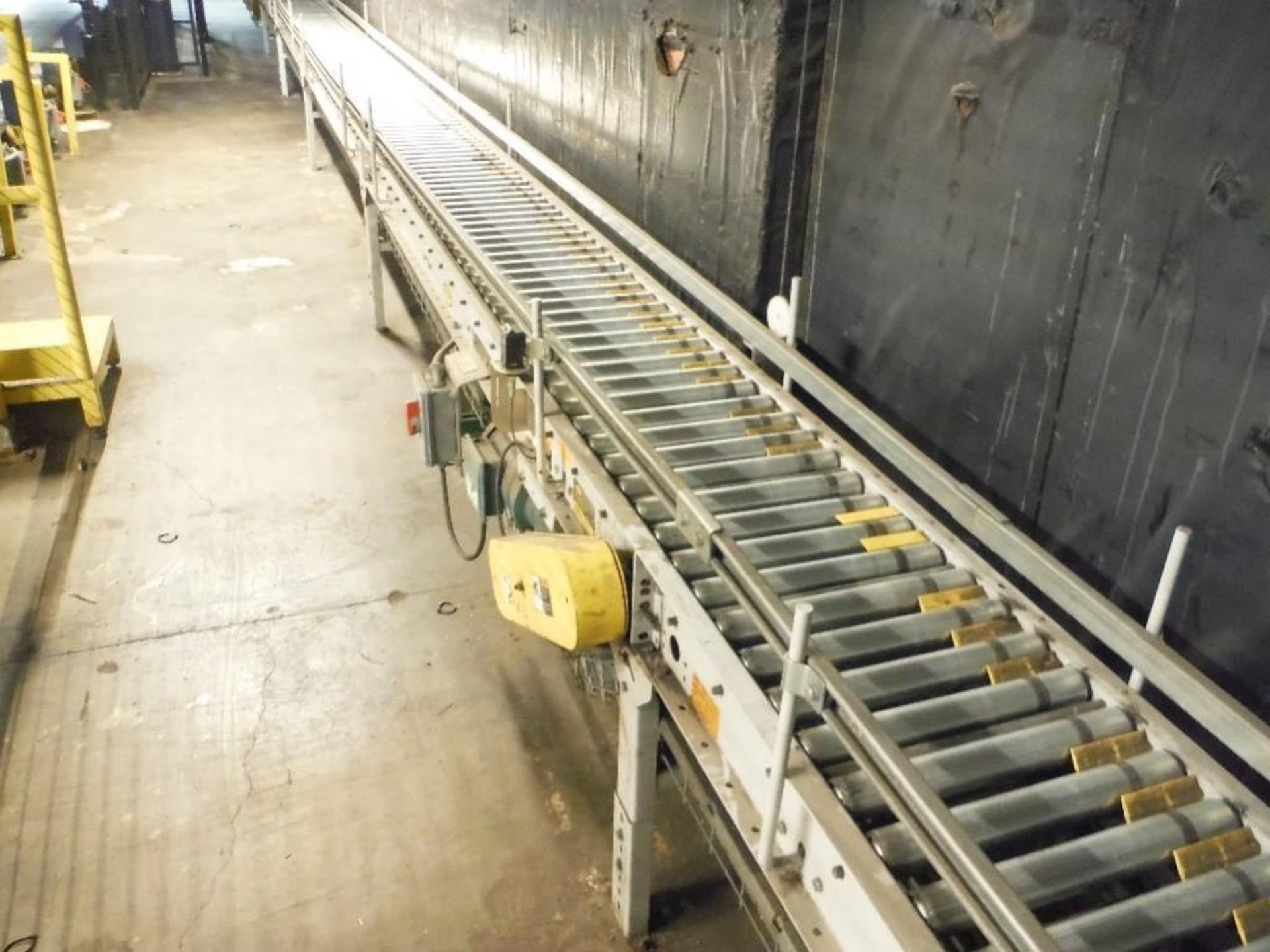 Hytrol powered roller conveyor, 80 ft. L x 15 in. W x 30 in. H, 3 drives. - RIGGING FEE FOR DOMESTIC - Image 4 of 6