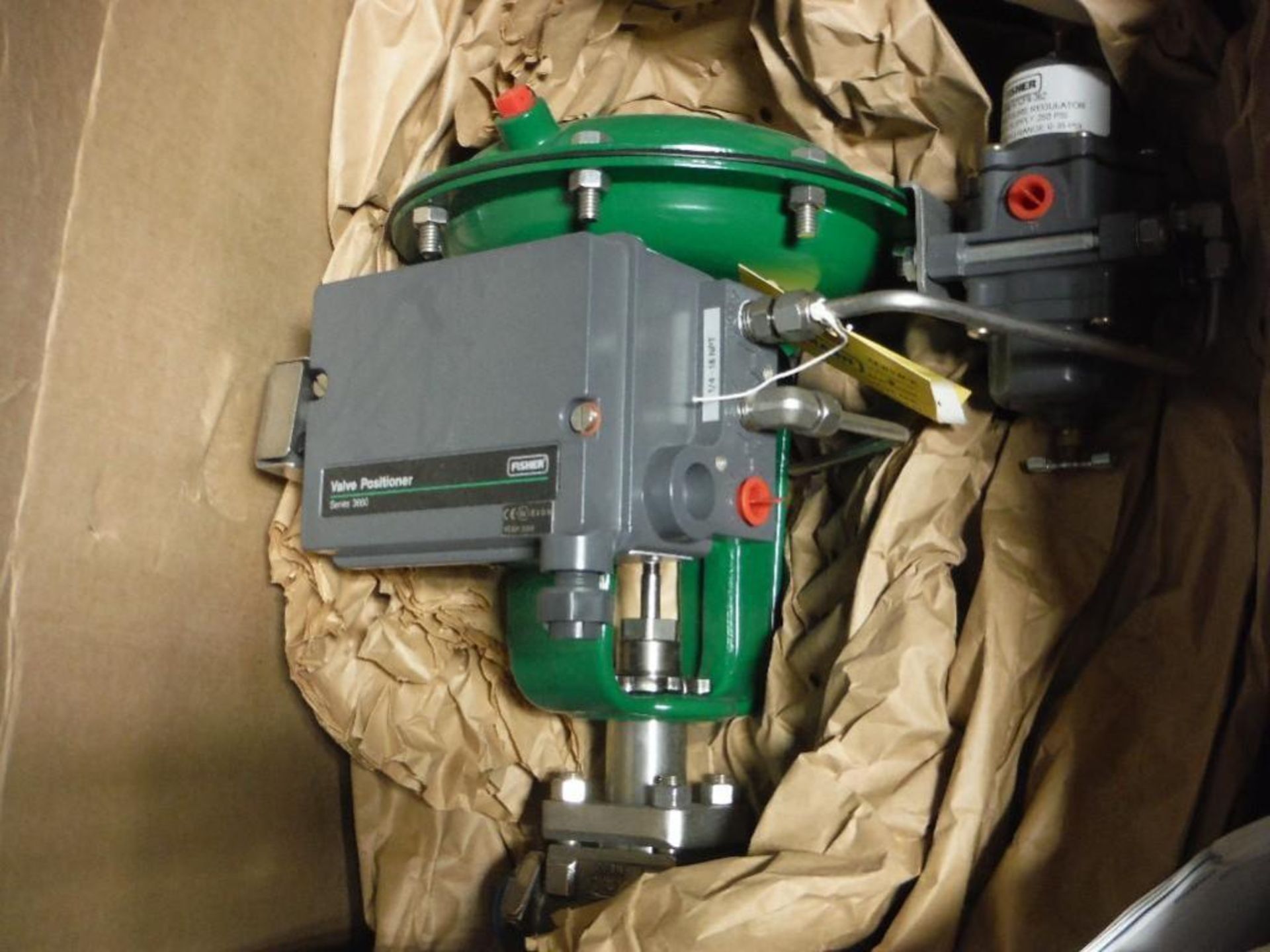 Emerson 1 in. valve with positioner, new in box. - RIGGING FEE FOR DOMESTIC TRANSPORT $25