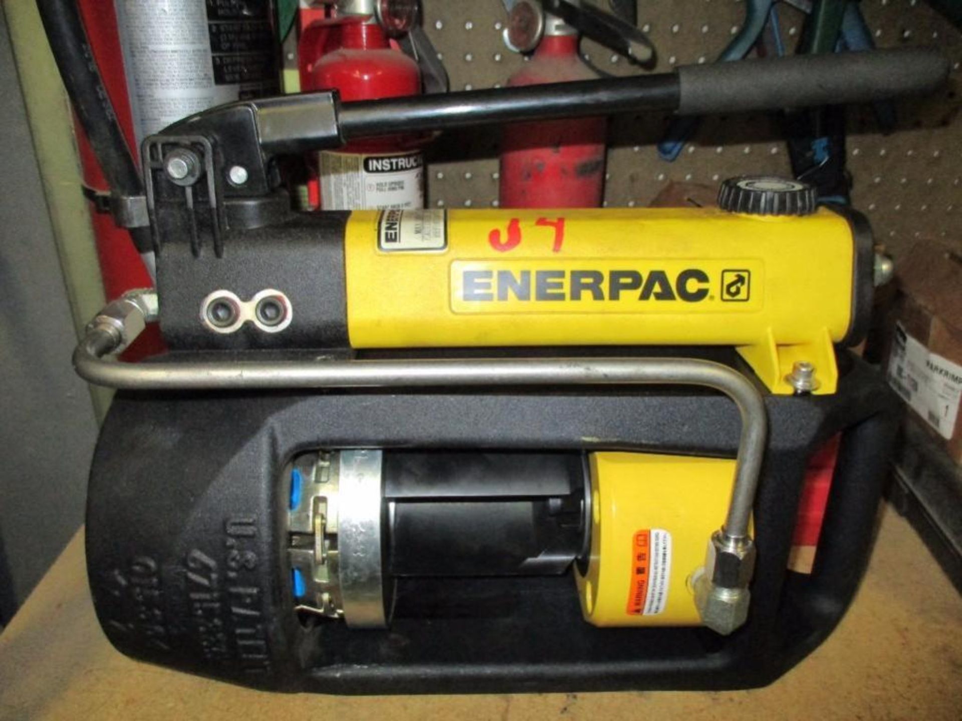 Enerpac parker hydraulic hose crimper with Jaws Parker dies. Rigging Fee: $15