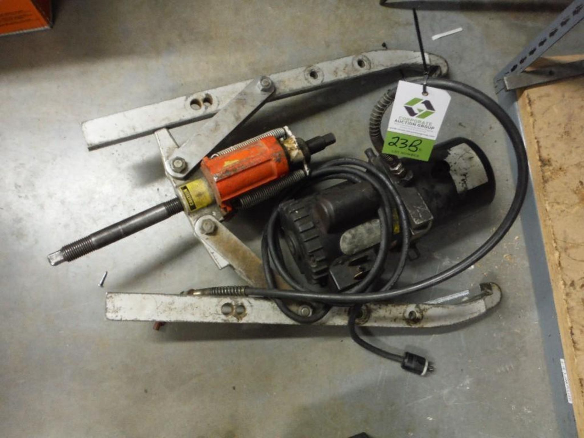 Large hydraulic gear puller. Rigging Fee: $25