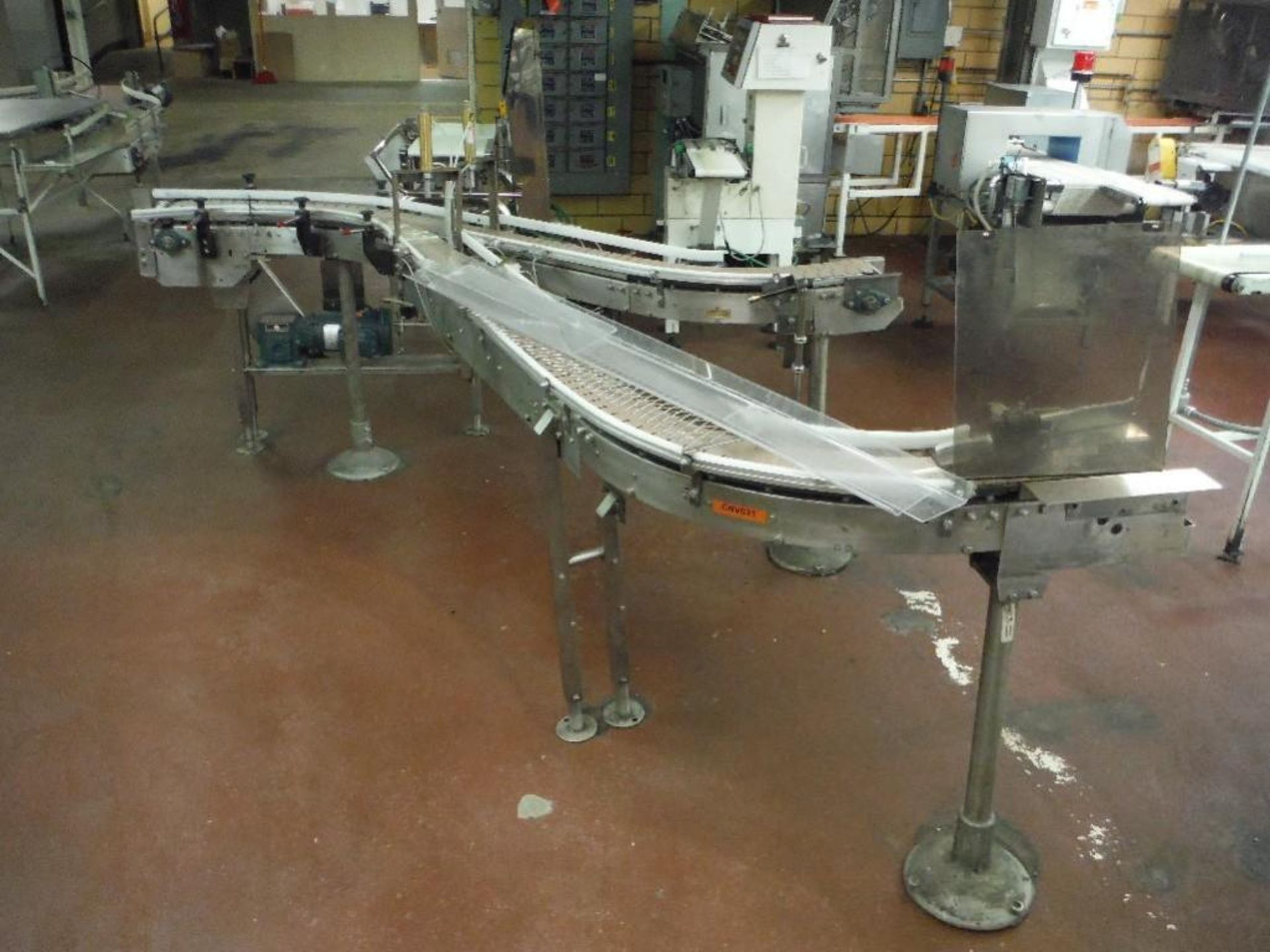 Dual lane S conveyor, 4.5 in. table top belt, 140 in. long x 90 in. wide, SS frame, motor and gearbo - Image 7 of 7