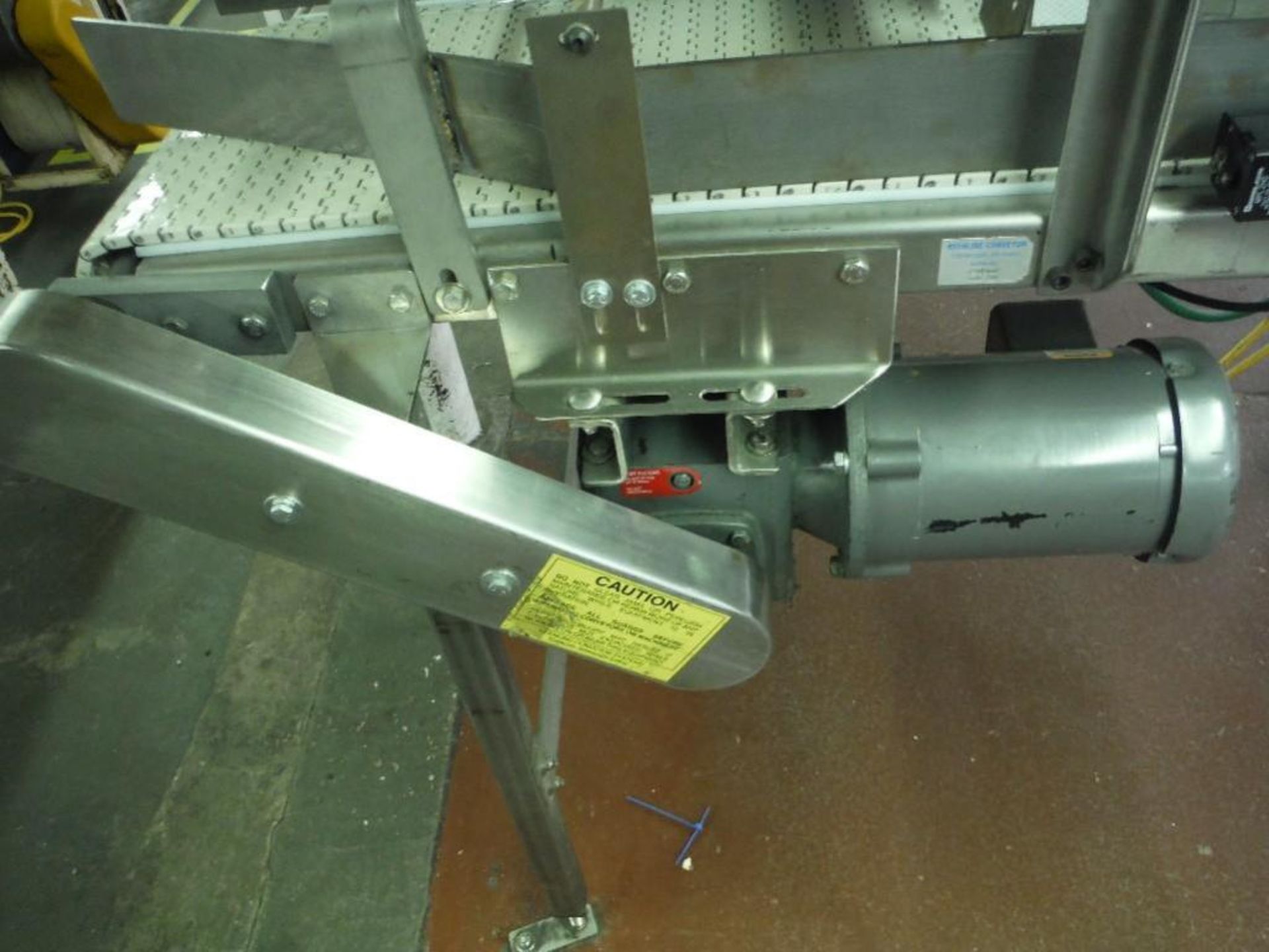 Plastic belt spacing conveyor, 128 in. long x 12 in. wide - Rigging Fee: $150 - Image 5 of 6