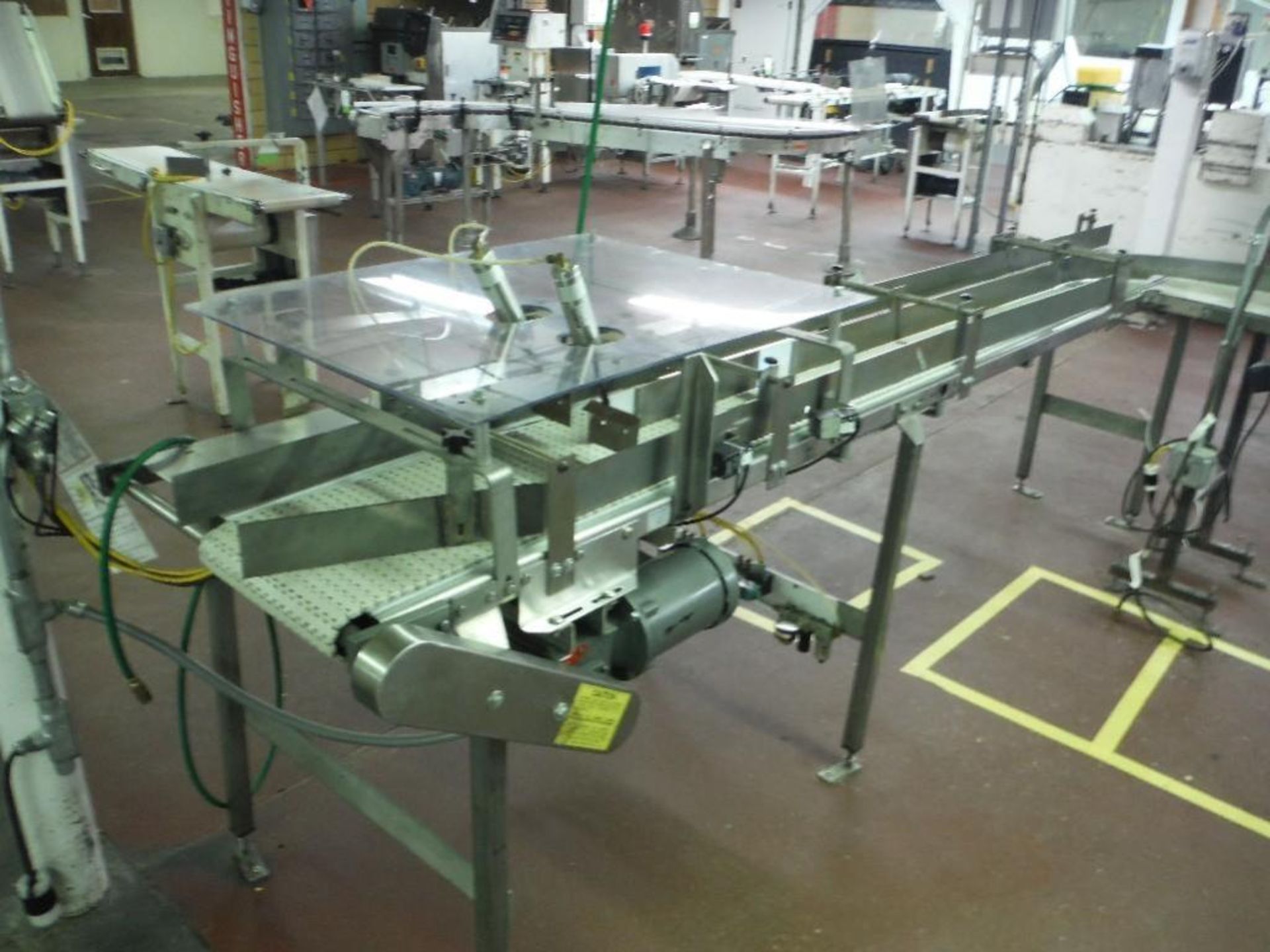 Plastic belt spacing conveyor, 128 in. long x 12 in. wide - Rigging Fee: $150 - Image 3 of 6