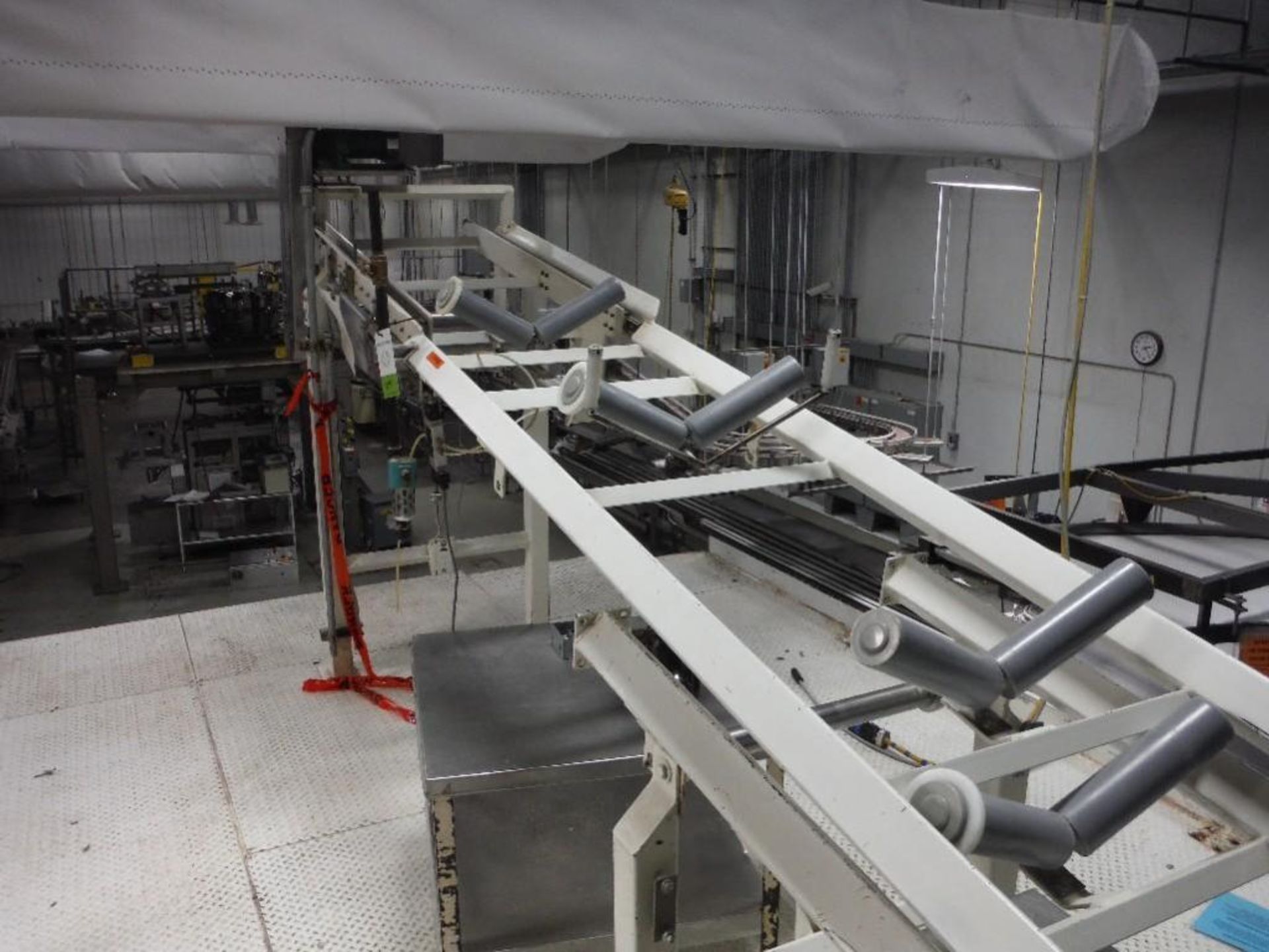Incline v-trough conveyor, 30 ft. long x 18 in. wide, white rubber belt, steel frame, with drive - R - Image 2 of 5