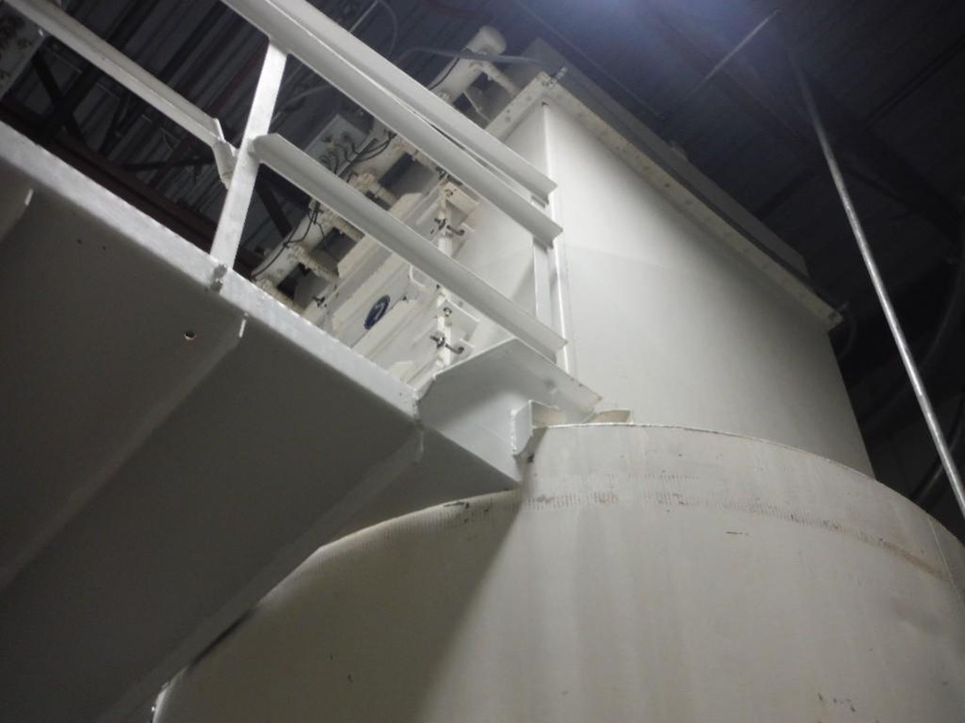 Shick dual leg cone bottom sugar silo, 88 in. dia. X 96 in. tall, fluidized bed, rotary lock blower, - Image 5 of 10