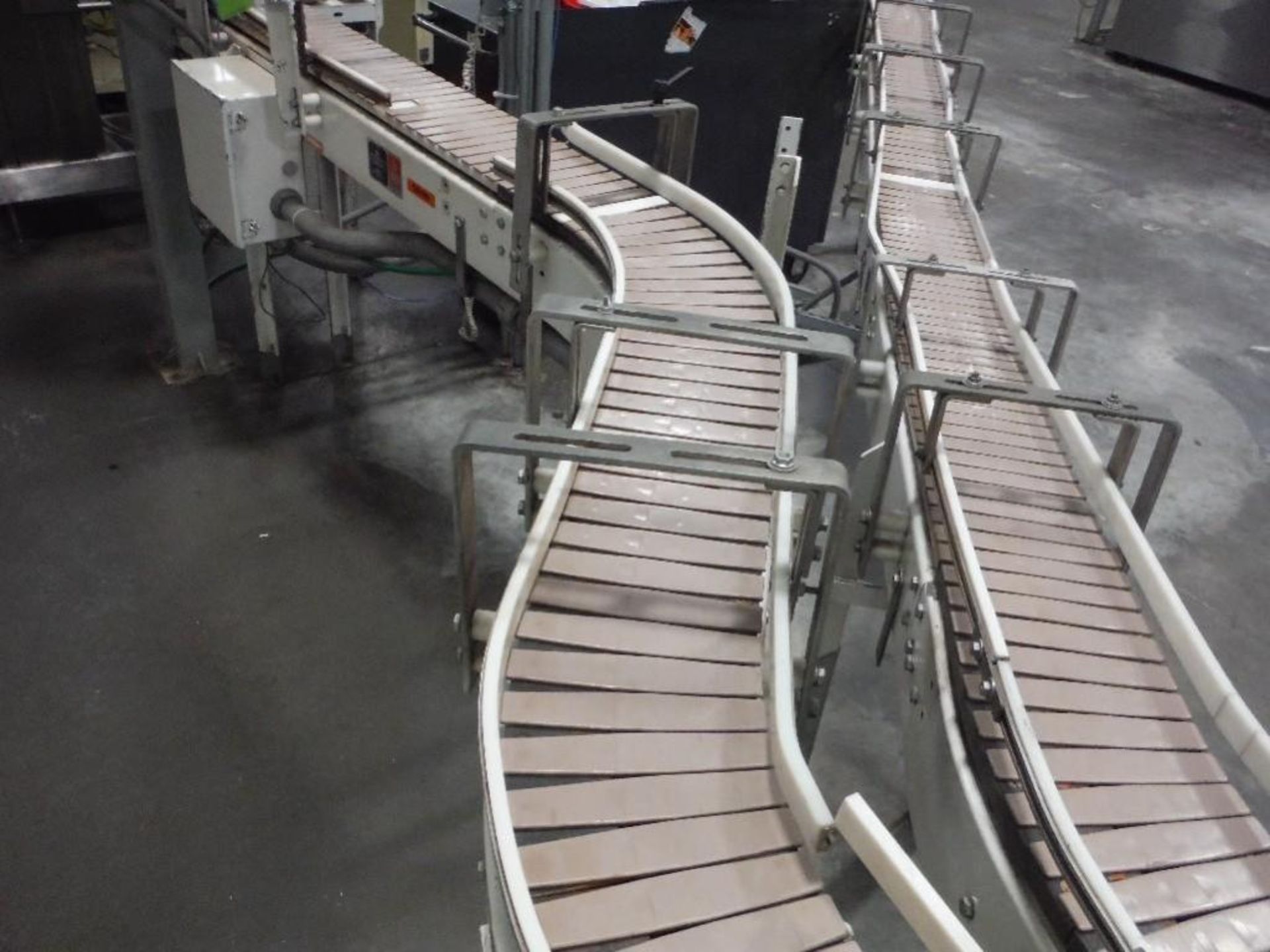 IMH table top conveyor, 6.5 in. wide, 90 degree turn, overall 14 ft. long x steel frame, with drive - Image 2 of 5