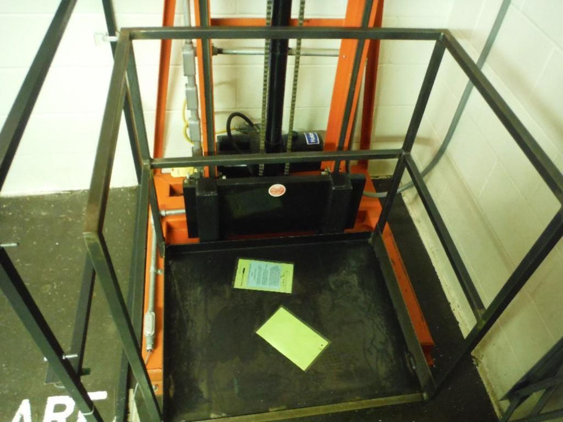 Presto lift, 112 in. lift, 33 in. x 28 in. platform - Rigging Fee: $300 - Image 2 of 6