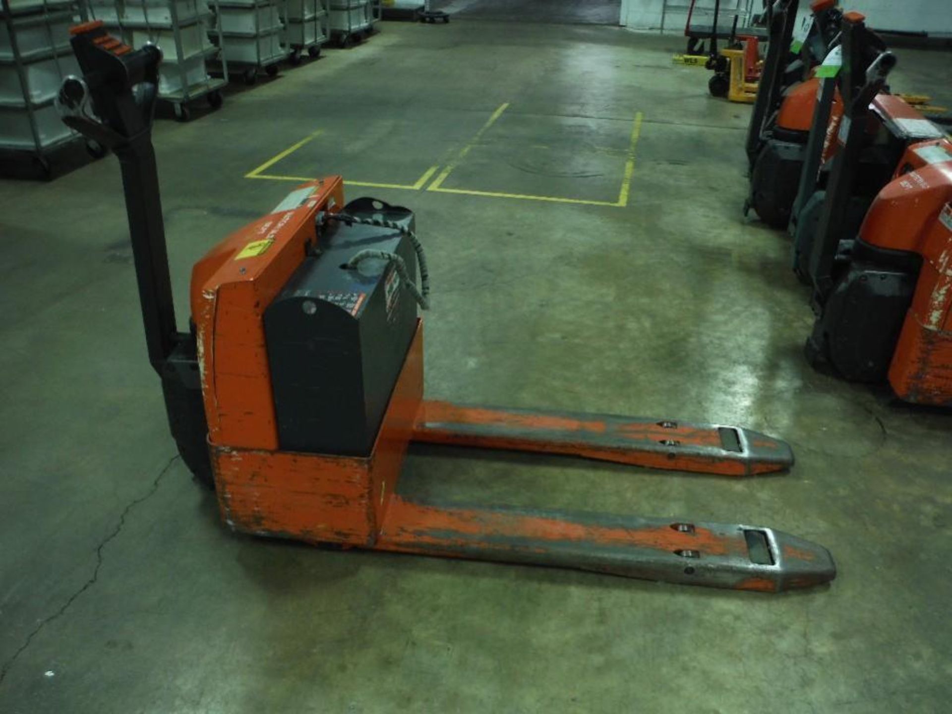 Toyota 24 v pallet jack, Model 6HBW20, SN 6HBW20-18947, 4000 lb capacity, 110 v on board charger, 13 - Image 3 of 8