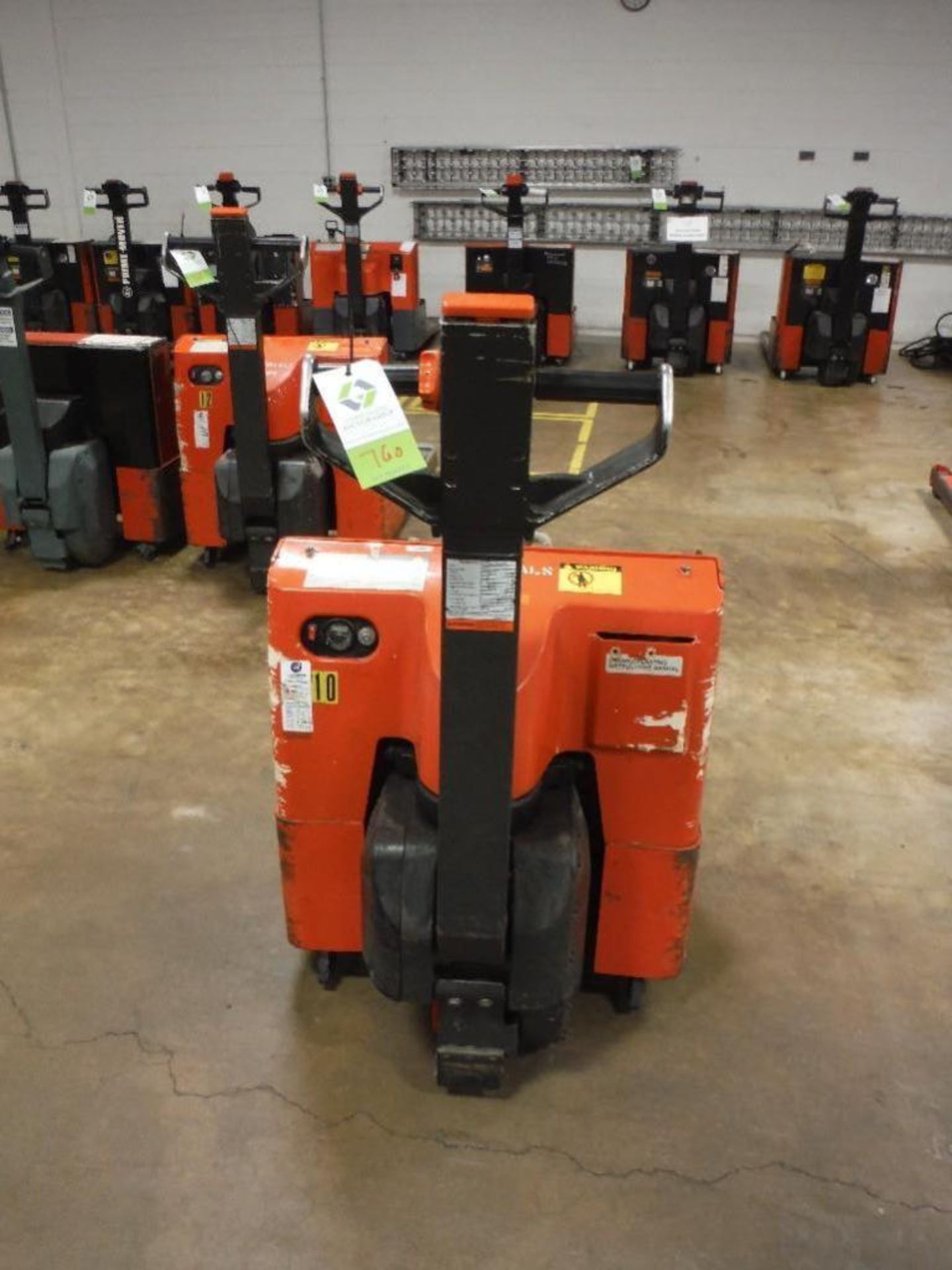 Toyota 24 v pallet jack, Model 6HBW20, SN 6HBW20-18947, 4000 lb capacity, 110 v on board charger, 13 - Image 4 of 8