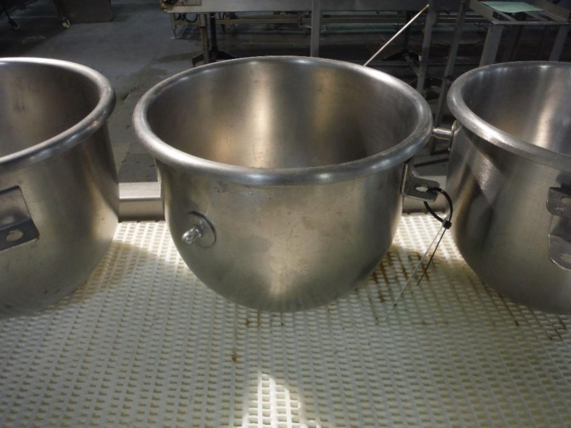 (3) SS 12 quart bowls (lot), **(Located in: Marshall, MN)** Rigging Fee: $50 - Image 5 of 5