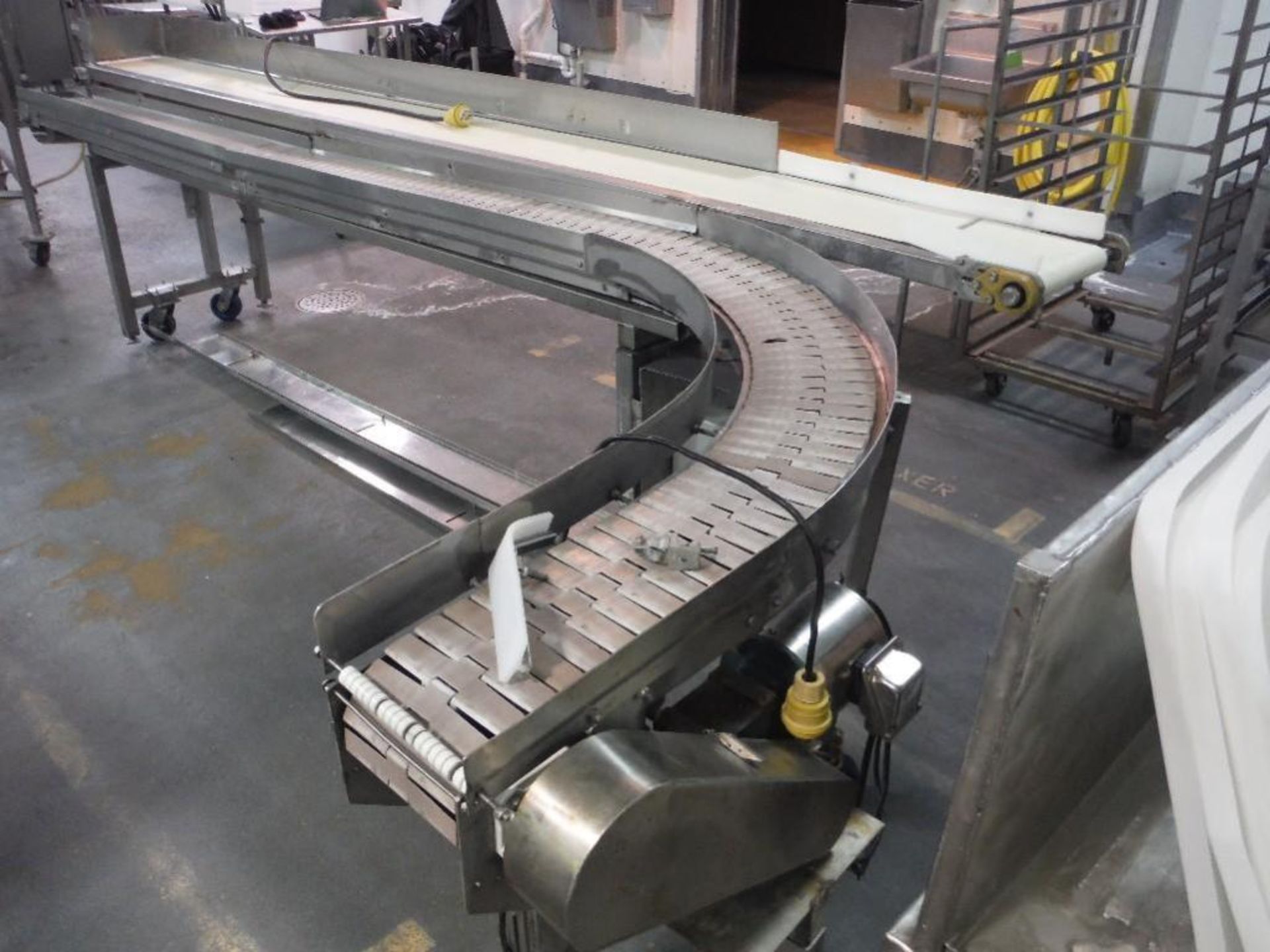 SS right angle packoff conveyor, 90 degree table top belt, 12 ft. long x 7.5 in wide belt, white san - Image 6 of 7