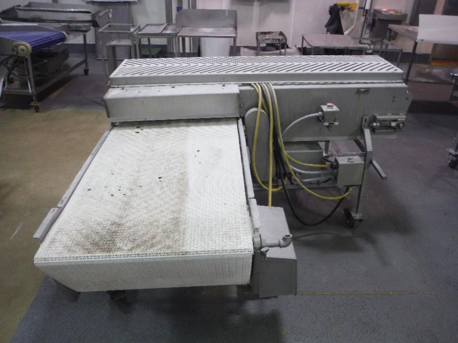 FPS Model 6000 telescoping conveyor, top conveyor 76 in. long x 18 in. wide, bottom conveyor, 72 in. - Image 2 of 6