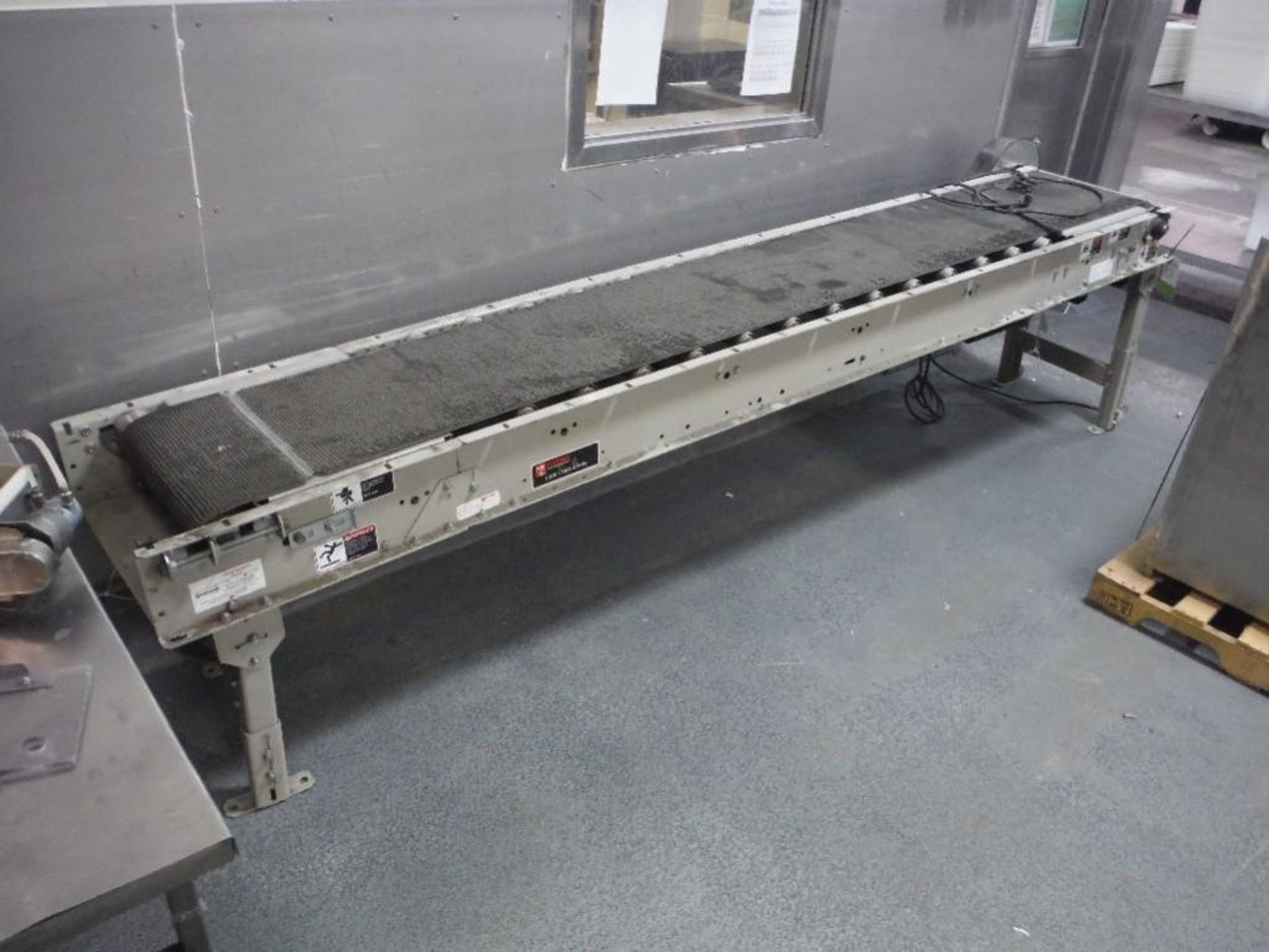 HK systems rubber belt conveyor, 125 in. long x 17 in. wide x 32 in. tall, adjustable legs, mild ste - Image 2 of 4