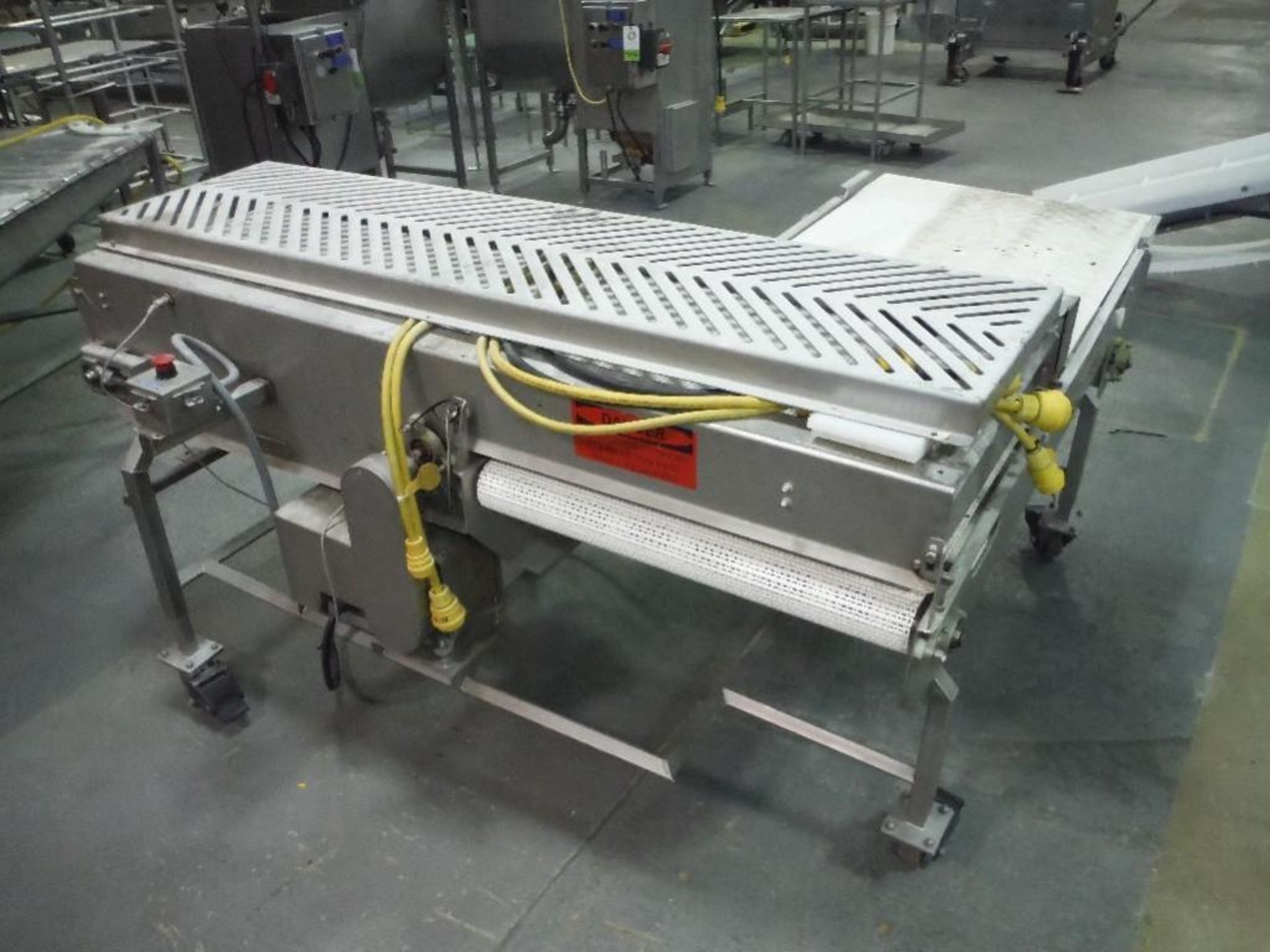 FPS Model 6000 telescoping conveyor, top conveyor 76 in. long x 18 in. wide, bottom conveyor, 72 in. - Image 4 of 6