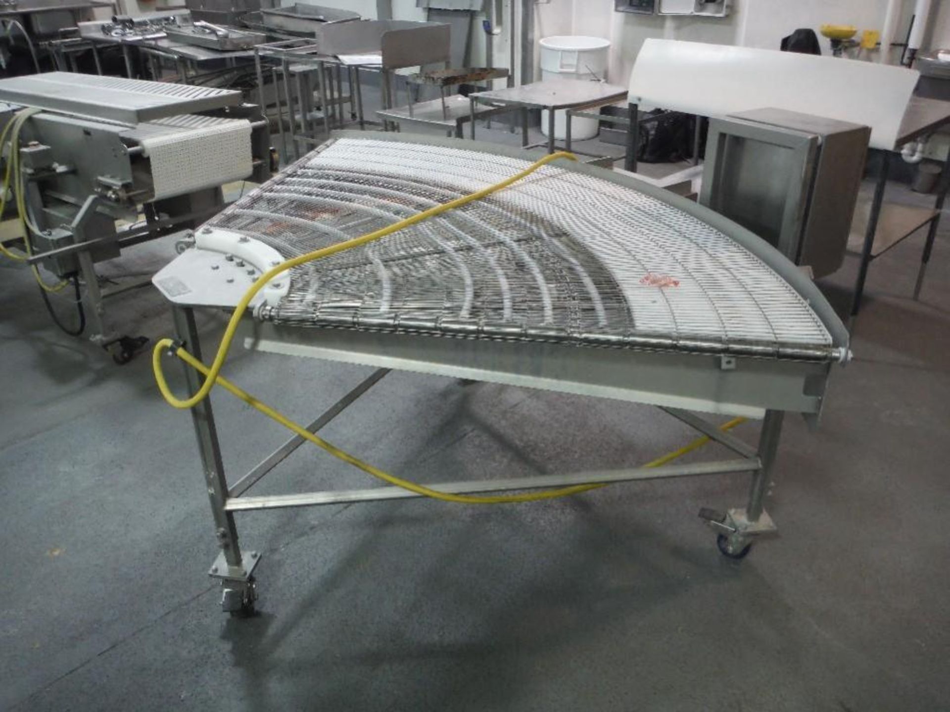 FPS SS wire 90 degree conveyor, Model 4000, SN 2092A, 90 in. long x 43 in. wide, SS frame, on wheels - Image 3 of 4