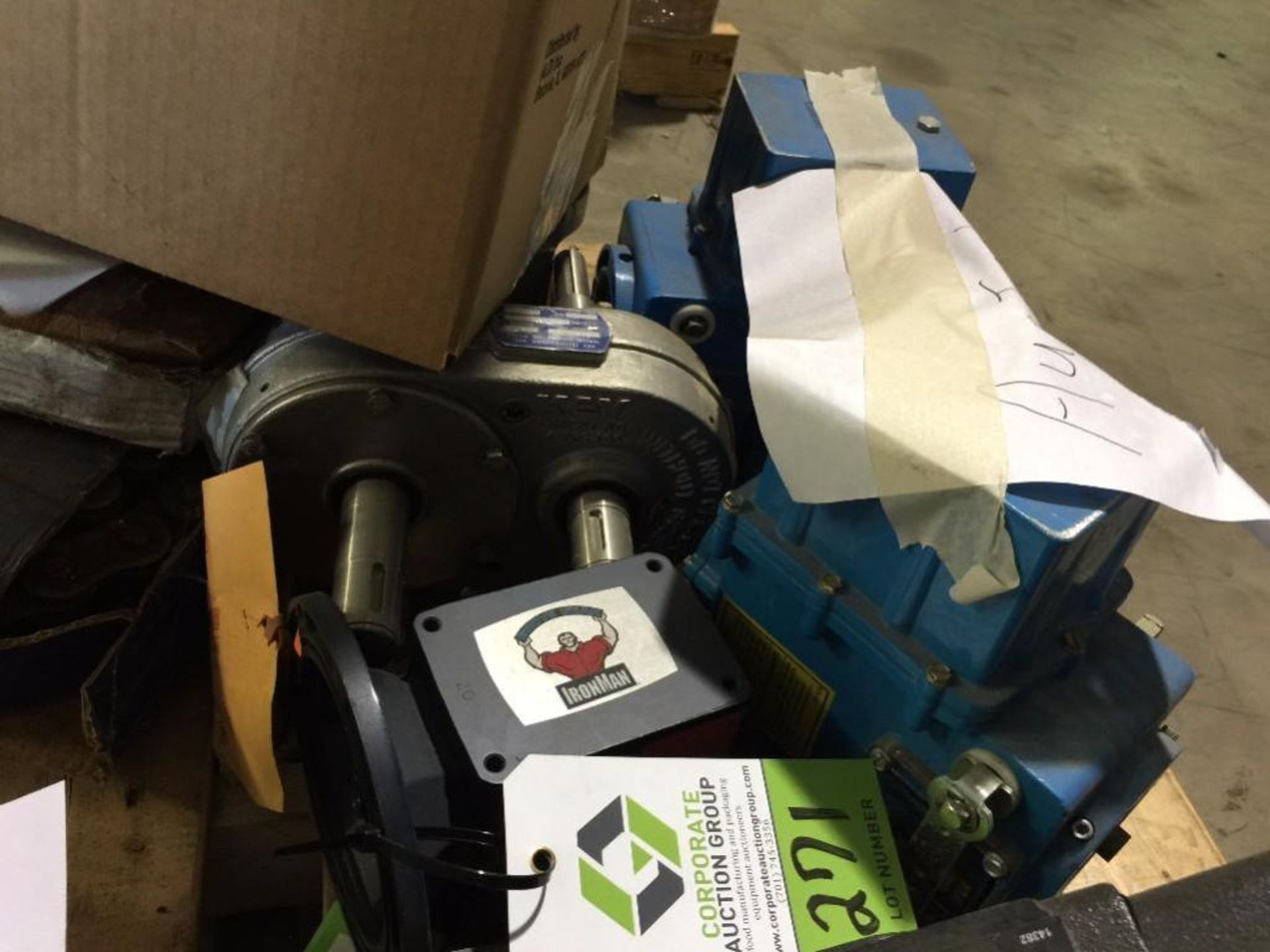Pallet of gear reducers, bearings, roller chain. ** (Located in Russellville, Arkansas) ** Rigging F - Bild 3 aus 7