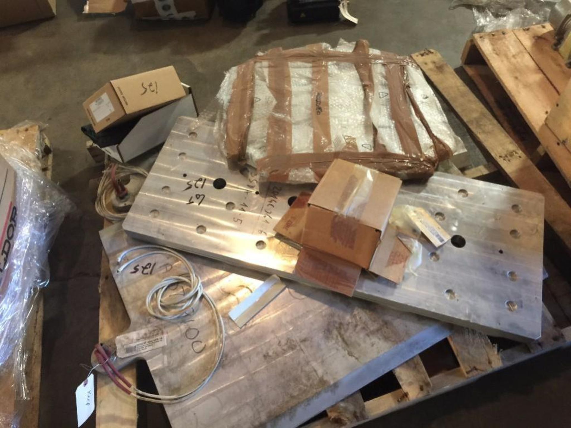 Pallet of heat plates for Mondini sealer (LOT). ** (Located in Russellville, Arkansas) ** Rigging Fe