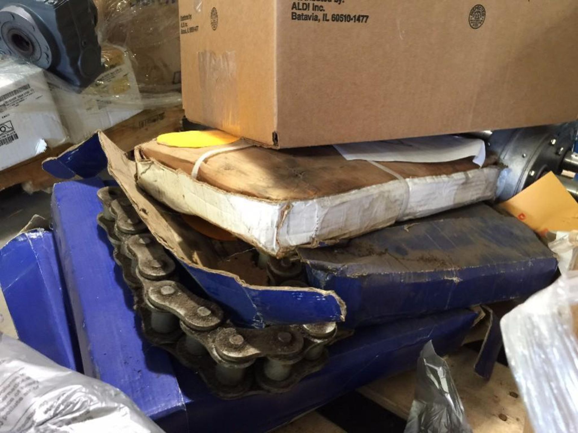 Pallet of gear reducers, bearings, roller chain. ** (Located in Russellville, Arkansas) ** Rigging F - Bild 6 aus 7