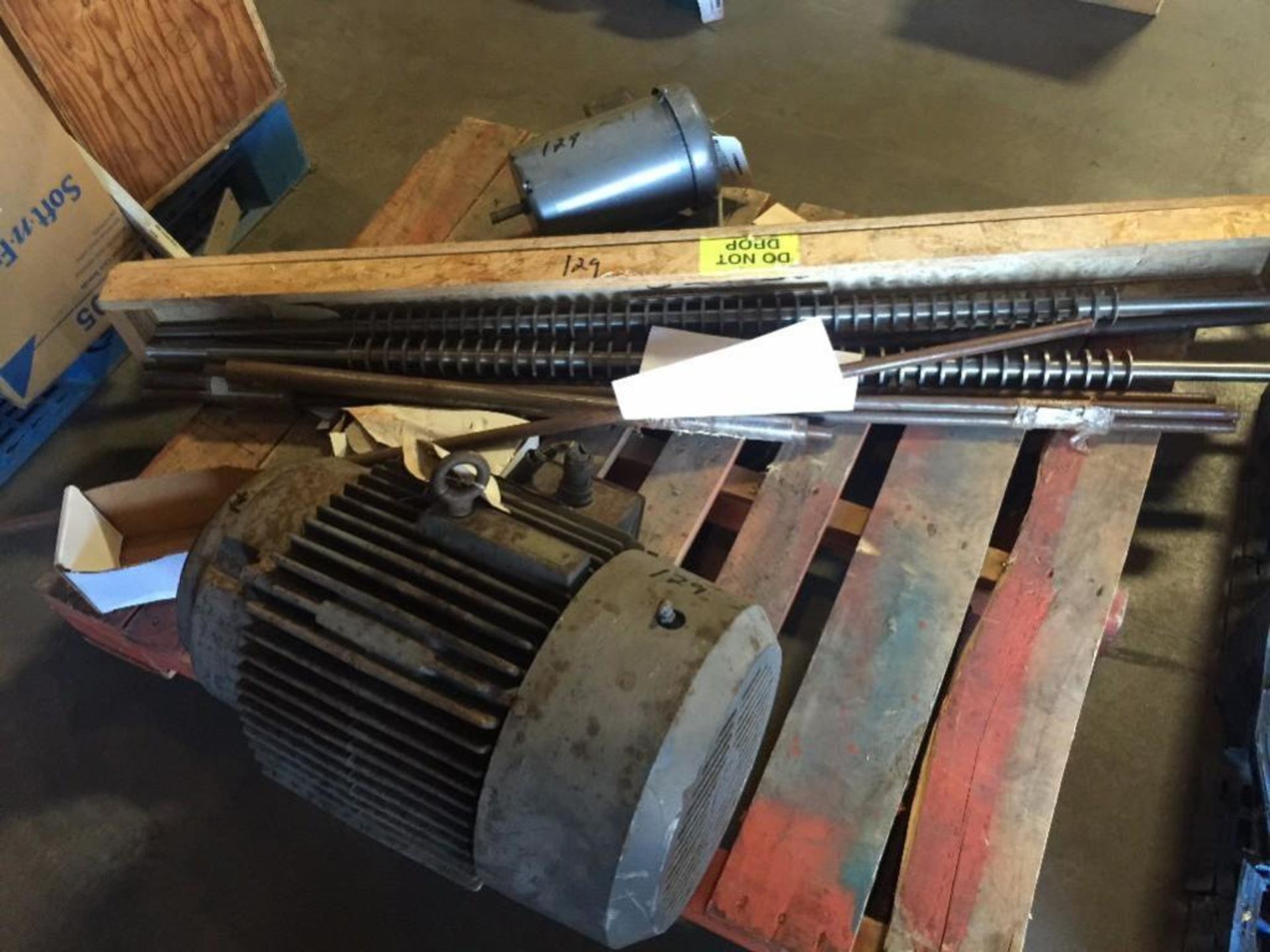 (2) electric motors and misc. parts (LOT). ** (Located in Russellville, Arkansas) ** Rigging Fee: $5