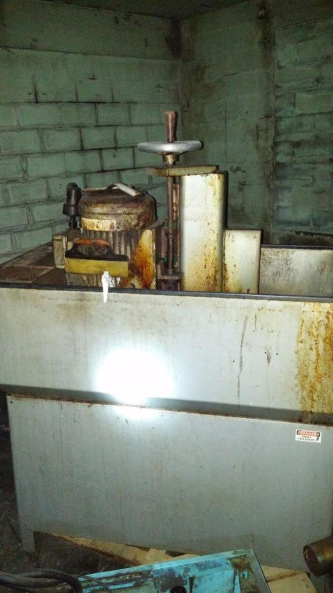 Surface Grinder.** (Located in Troy, Ohio) ** Rigging Fee: $100